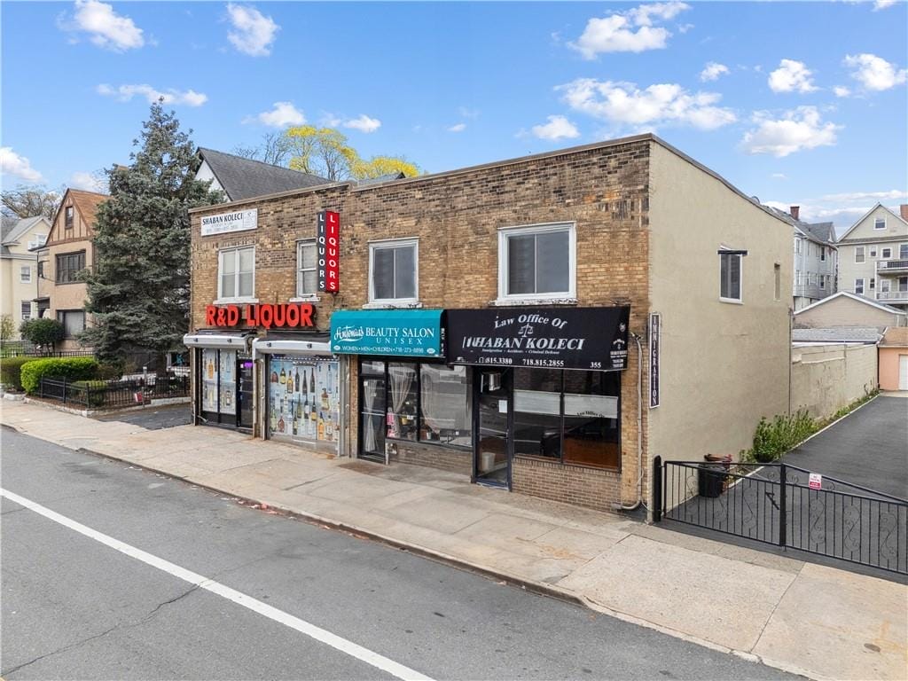 361 Victory Boulevard Image 3