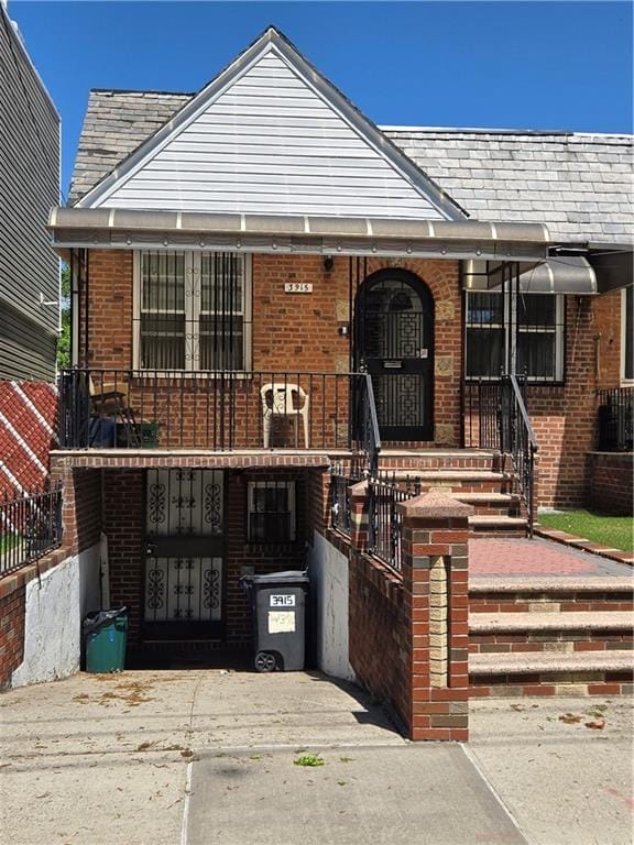 3915 Clarendon Road Image 1