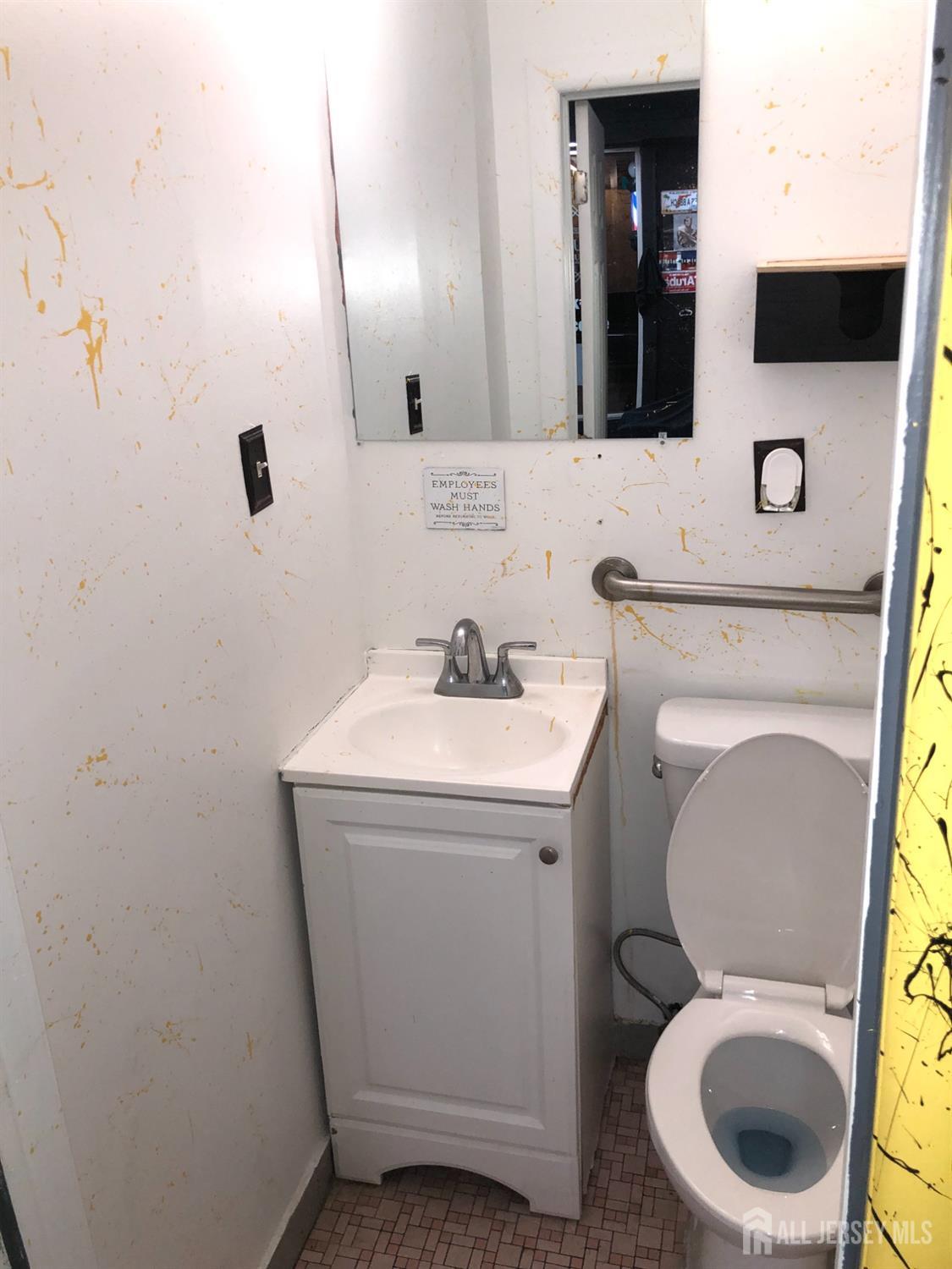 17 Main Street Street Image 3