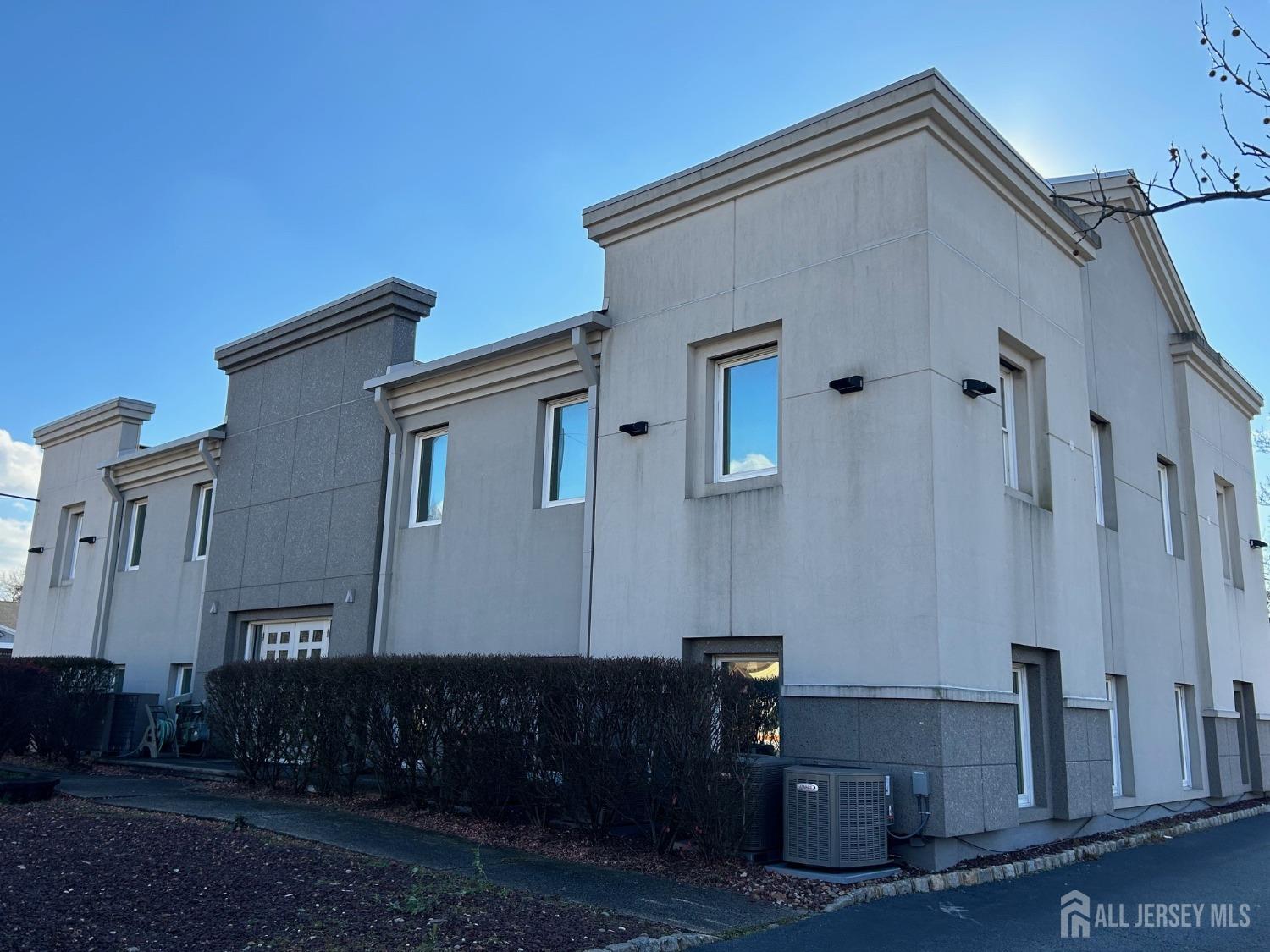 1967 Oak Tree Road Image 3