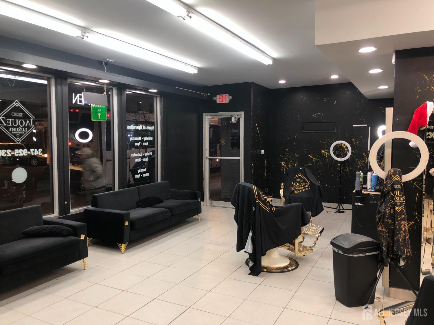 17 Main Street Street Image 1