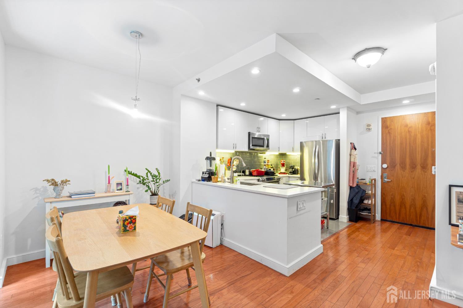 1 Shore Lane Image 3