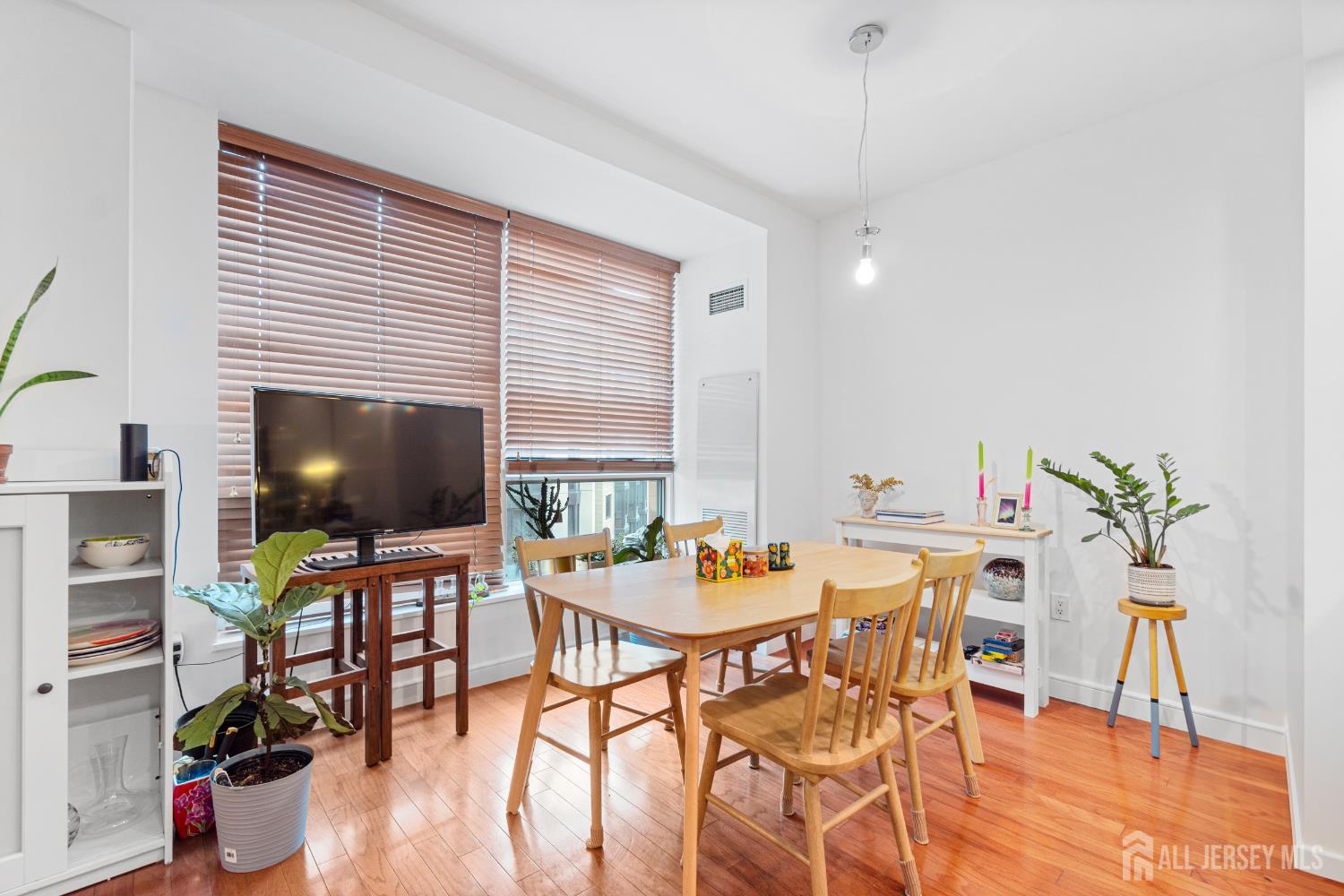 1 Shore Lane Image 5