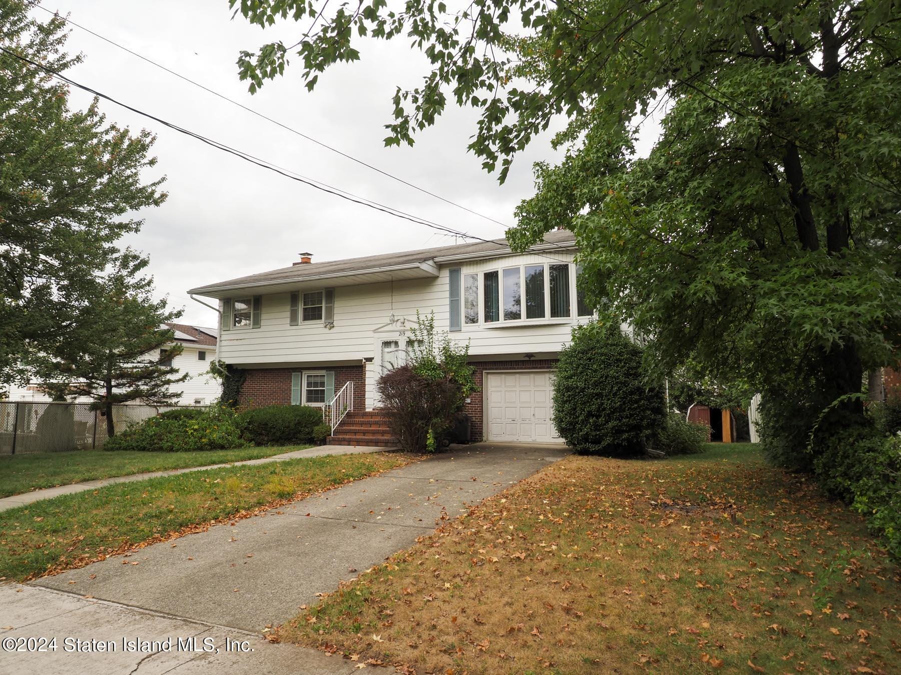 219 Ardsley Street Image 2