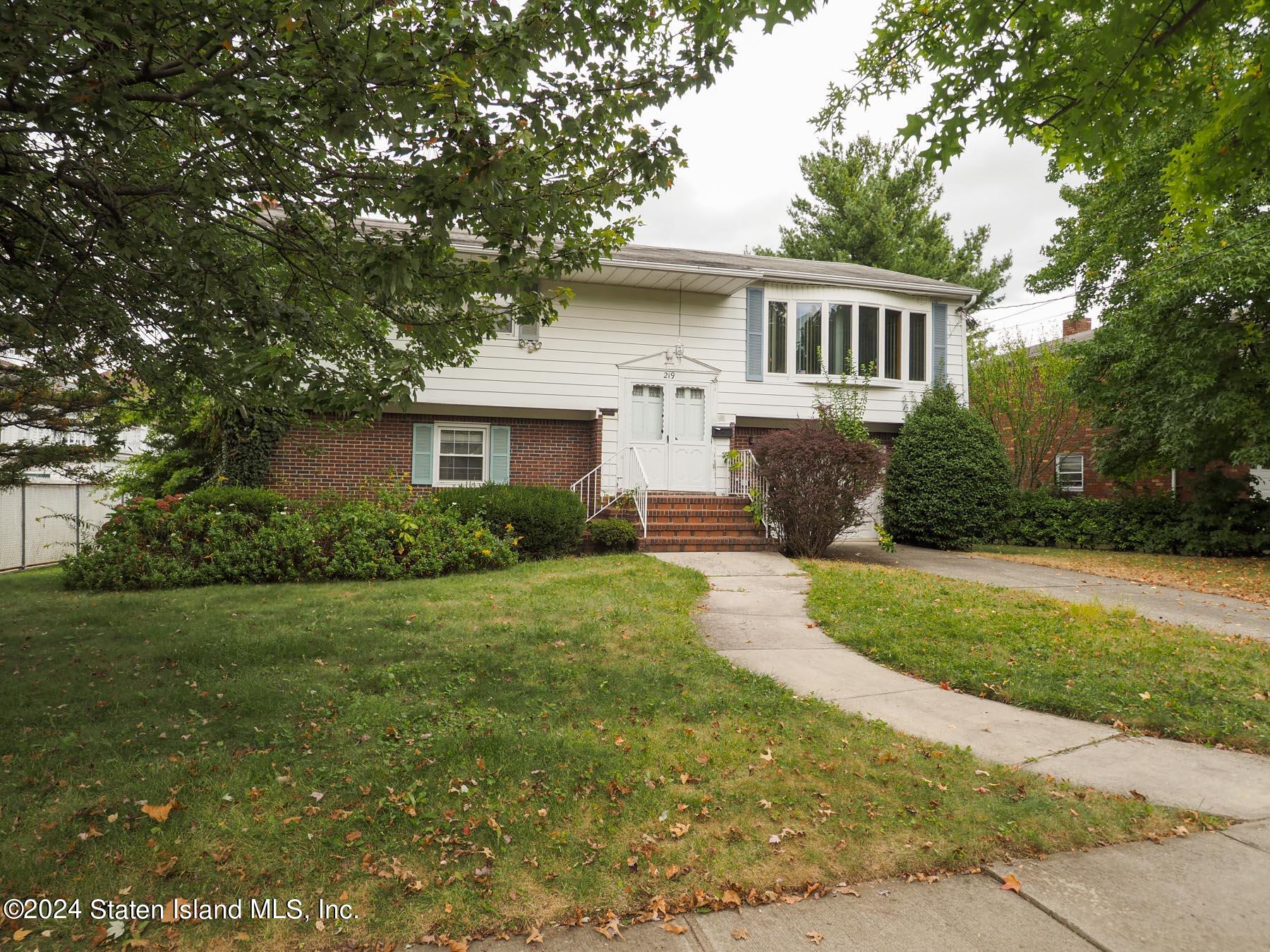 219 Ardsley Street Image 3