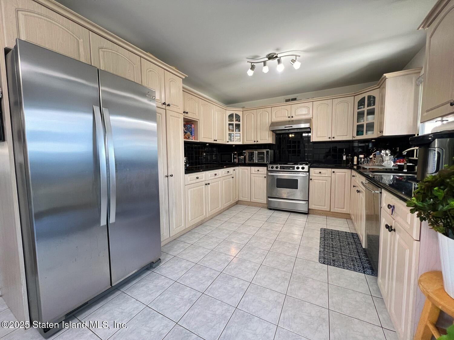 40 Parkinson Avenue Image 4