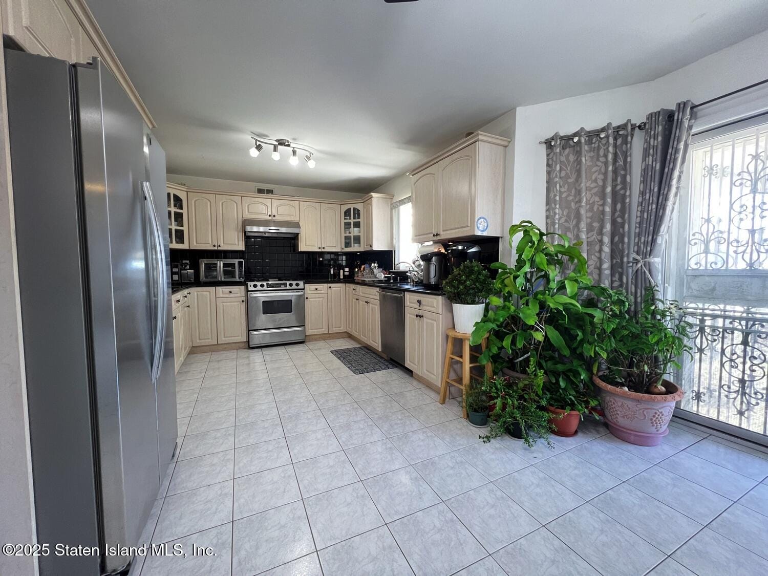 40 Parkinson Avenue Image 5