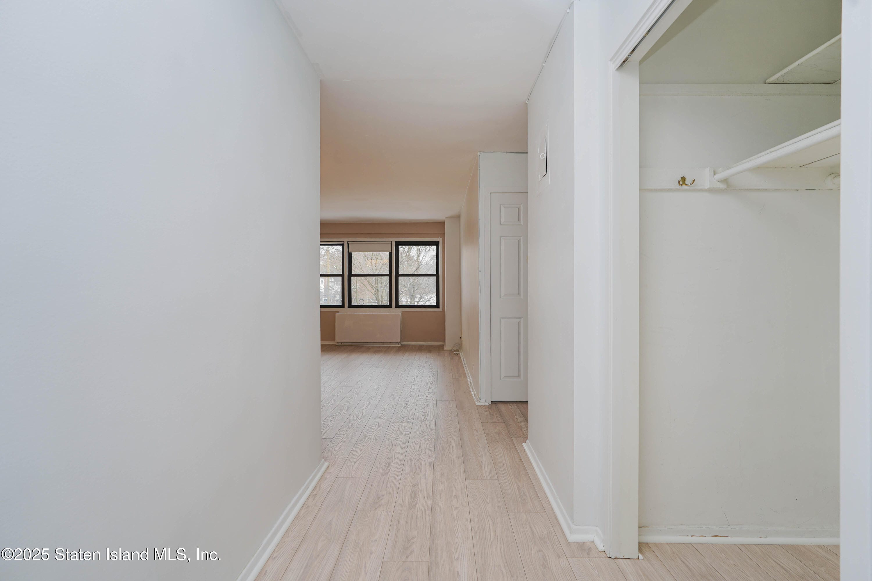 1100 Clove Road 3g Image 3