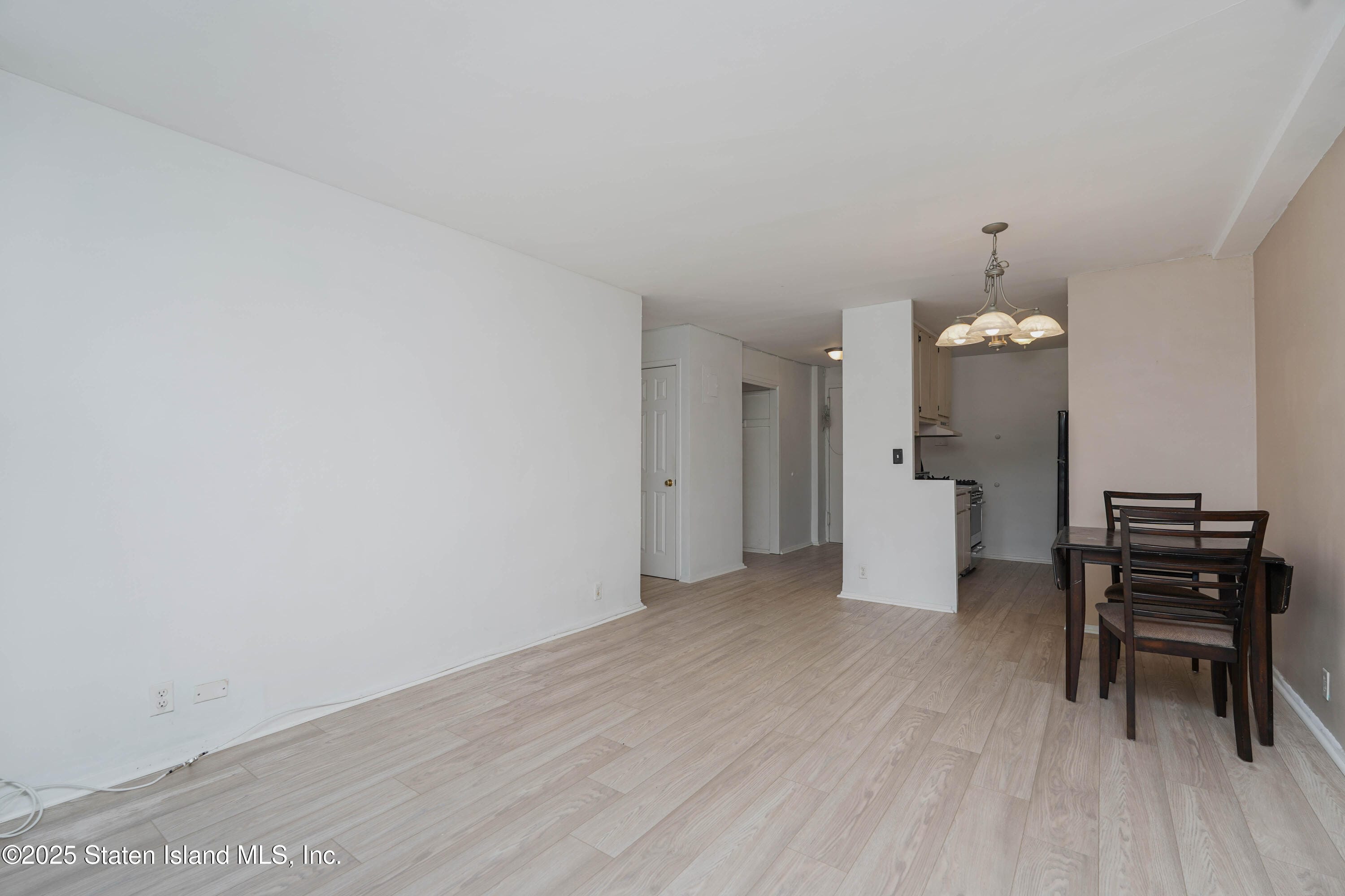 1100 Clove Road 3g Image 4