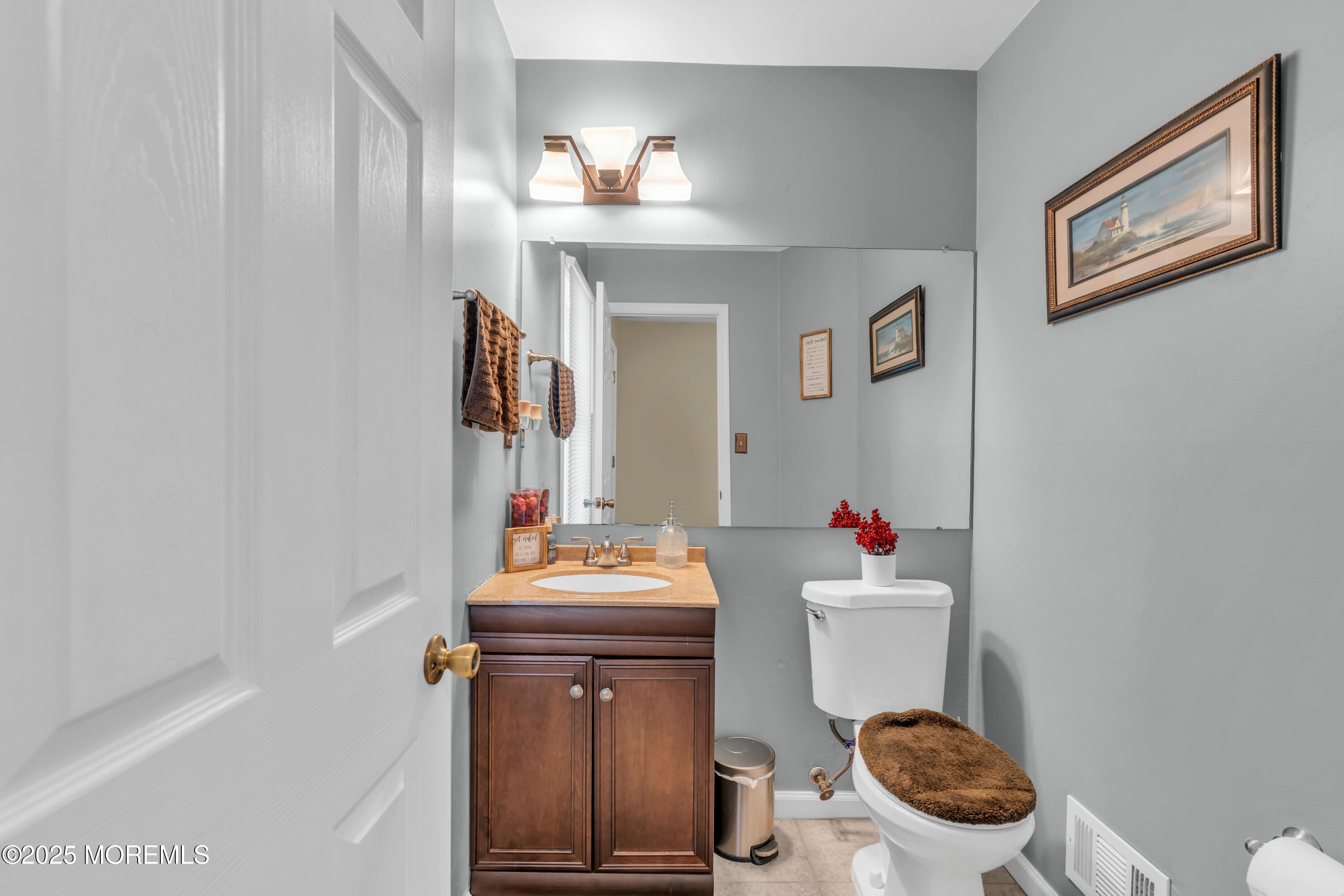 5 Breakwater Sq Square Image 5