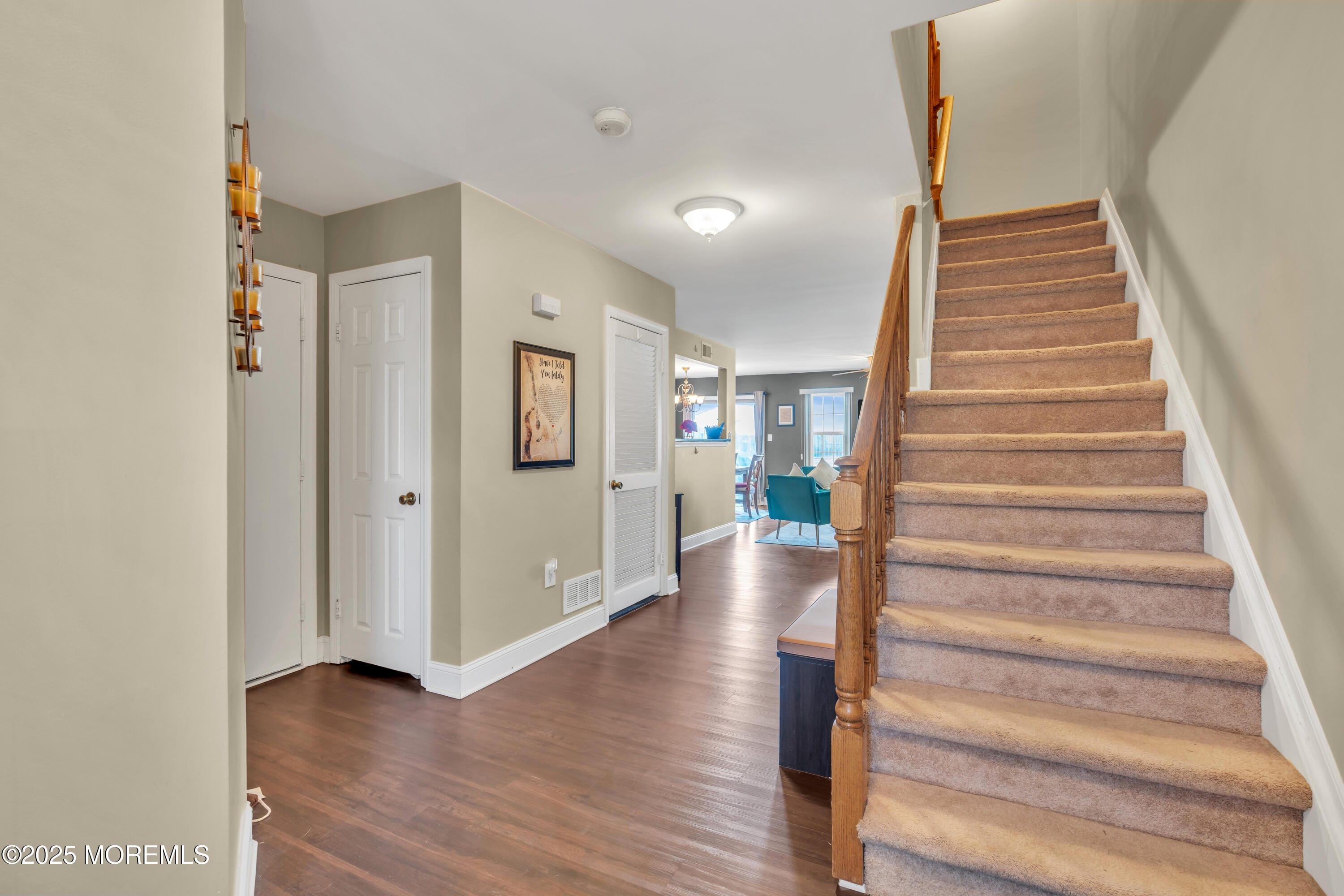 5 Breakwater Sq Square Image 4