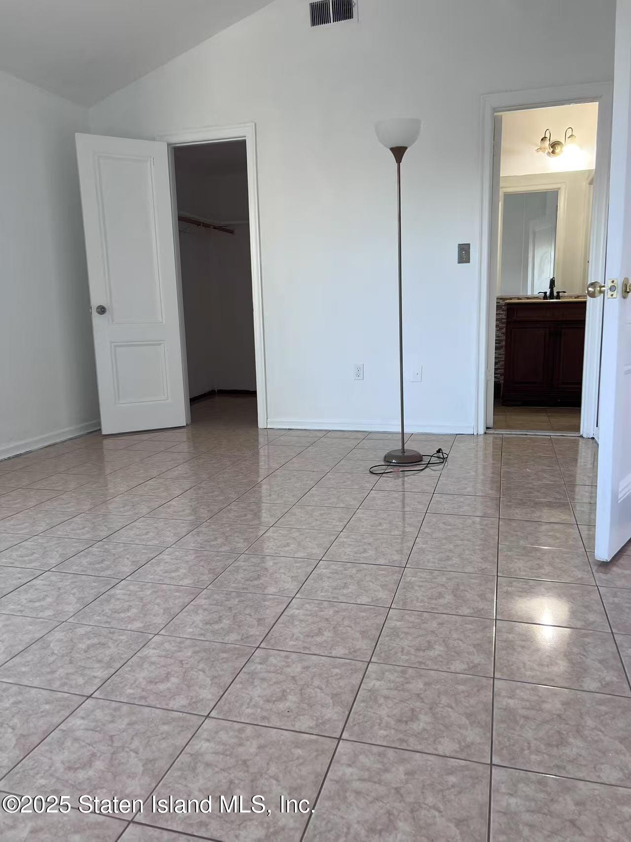 181 Pond Way B Image 3