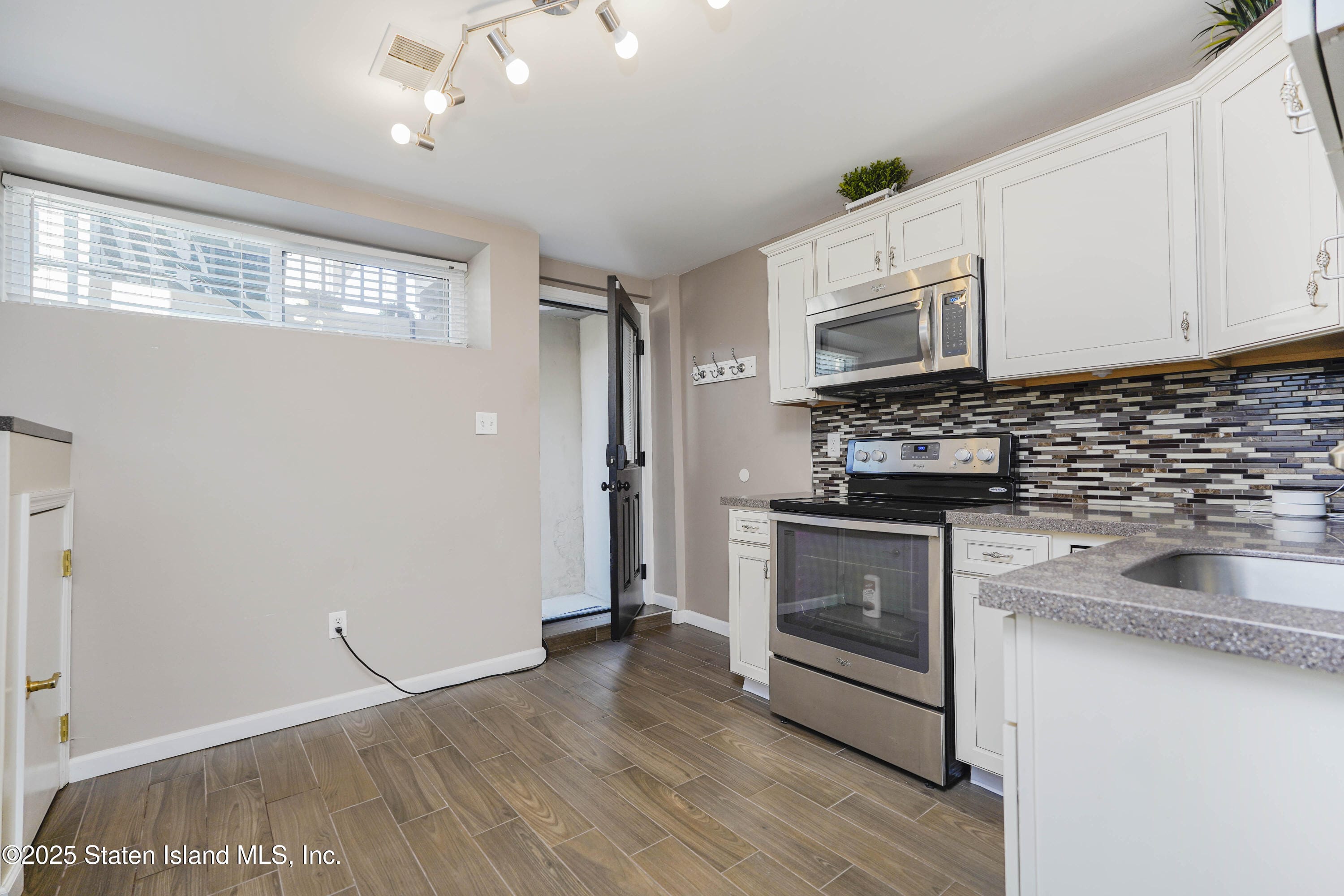 39 Plumtree Lane, Staten Island, NY, 10309 image 26