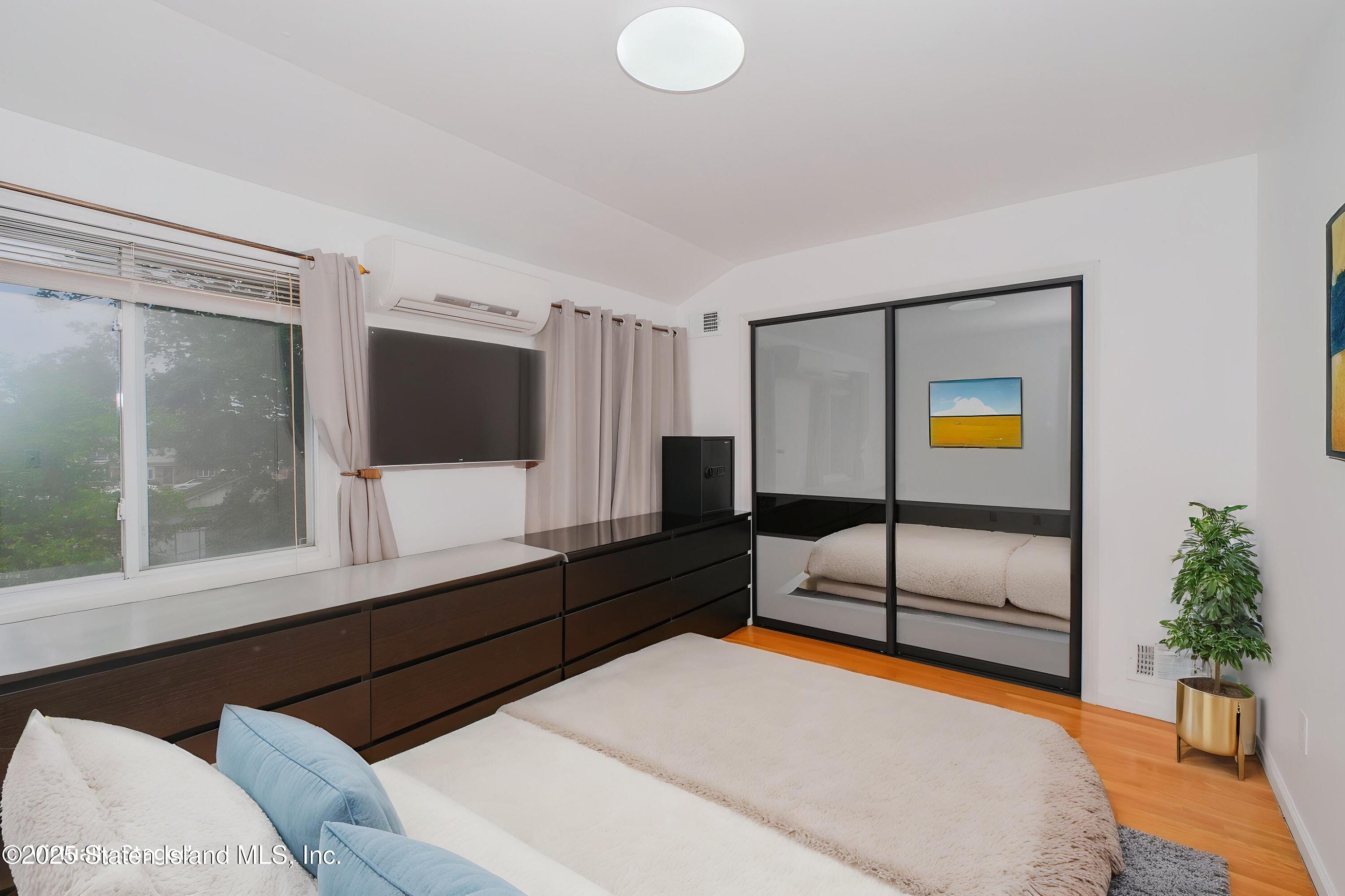 95 Burke Avenue Image 5