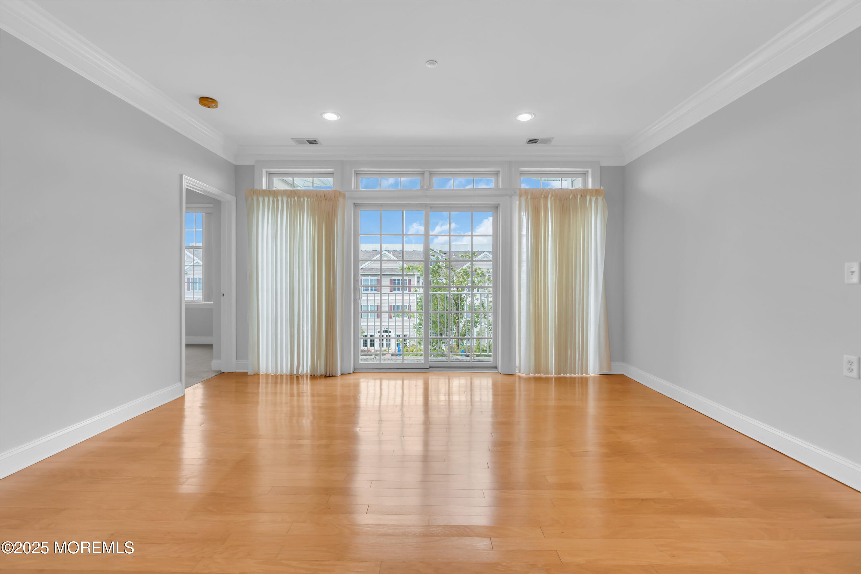 7 Centre Street 1303 Image 2