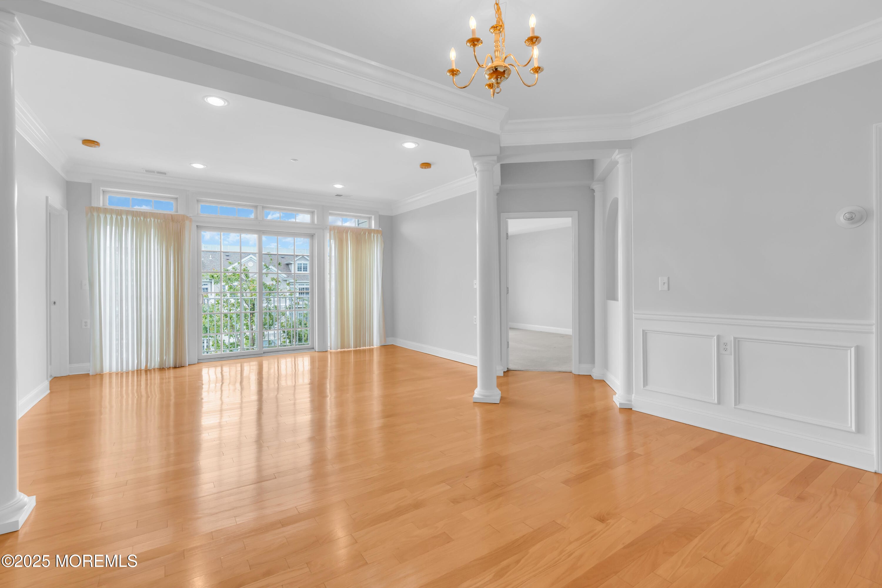 7 Centre Street 1303 Image 3