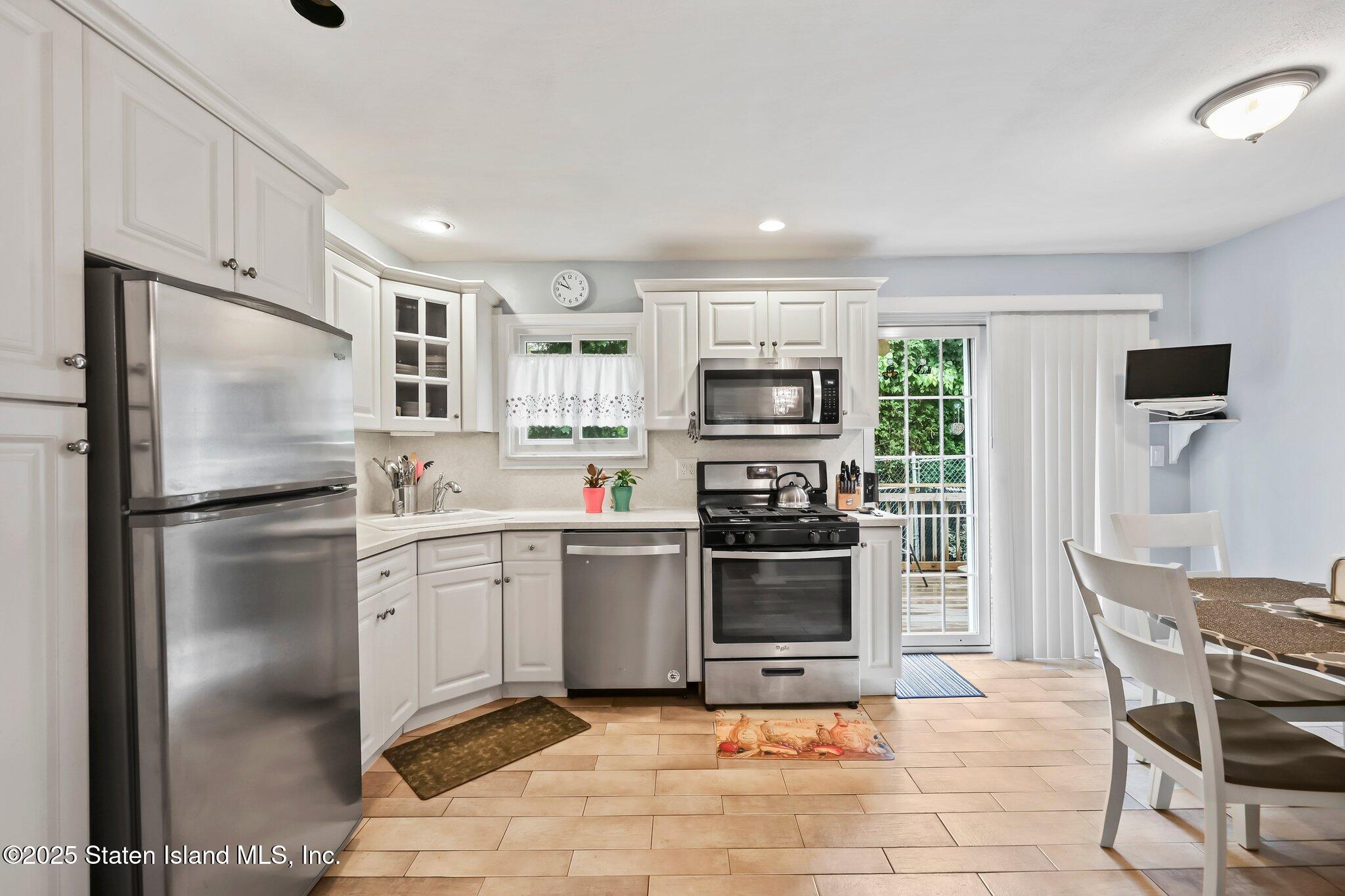 550 Golf View Court, Staten Island, NY, 10314 image 14