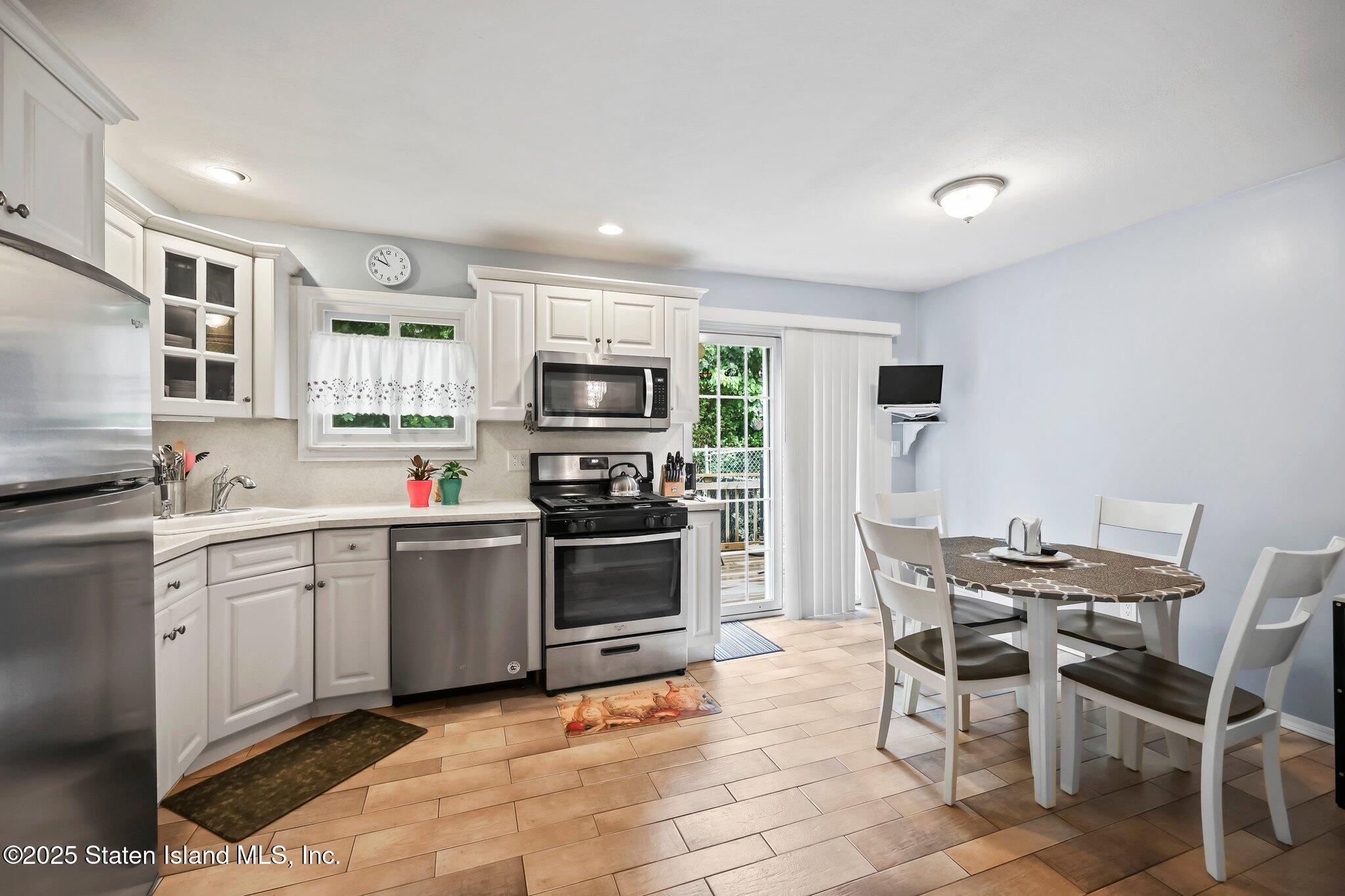 550 Golf View Court, Staten Island, NY, 10314 image 16