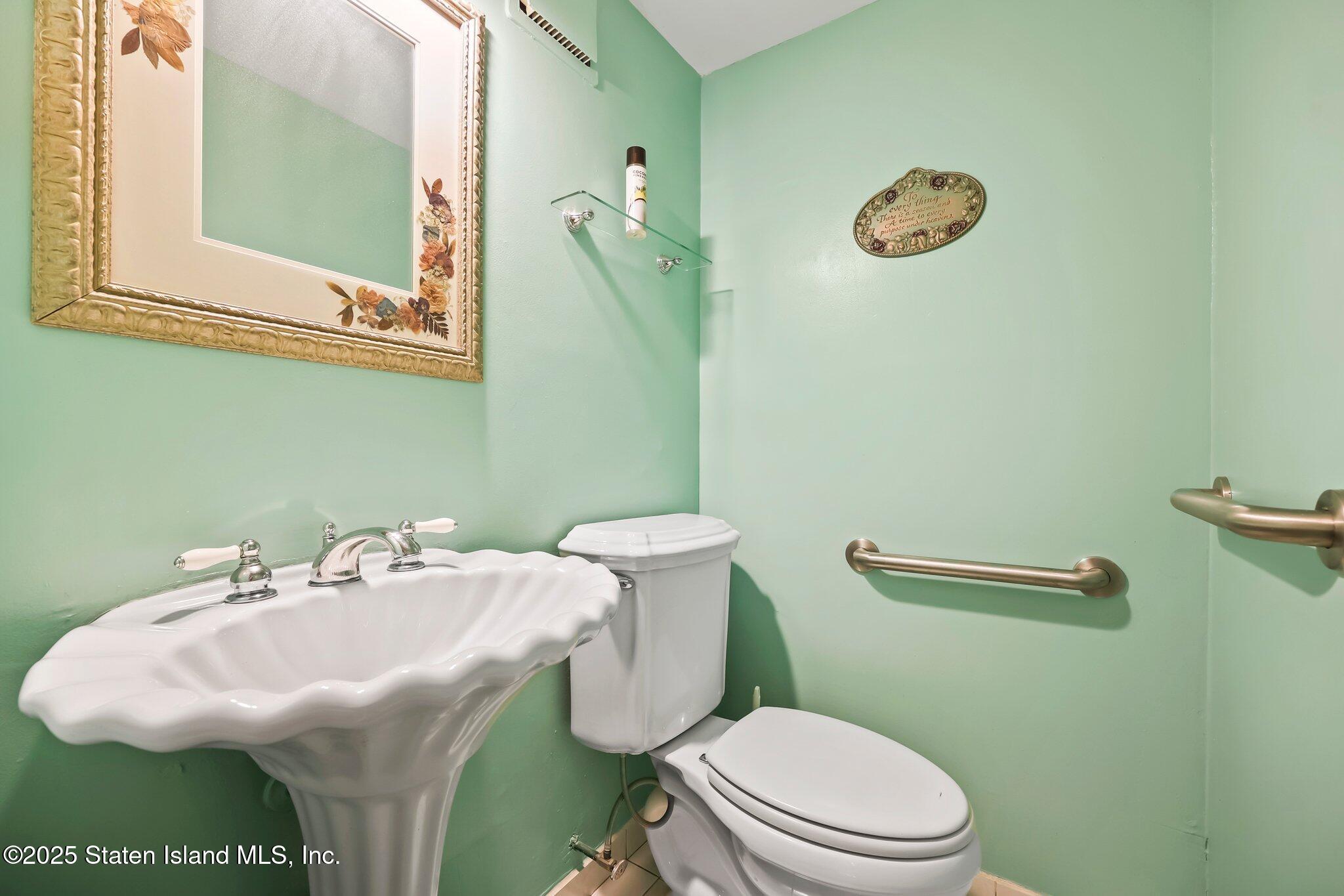 550 Golf View Court, Staten Island, NY, 10314 image 15