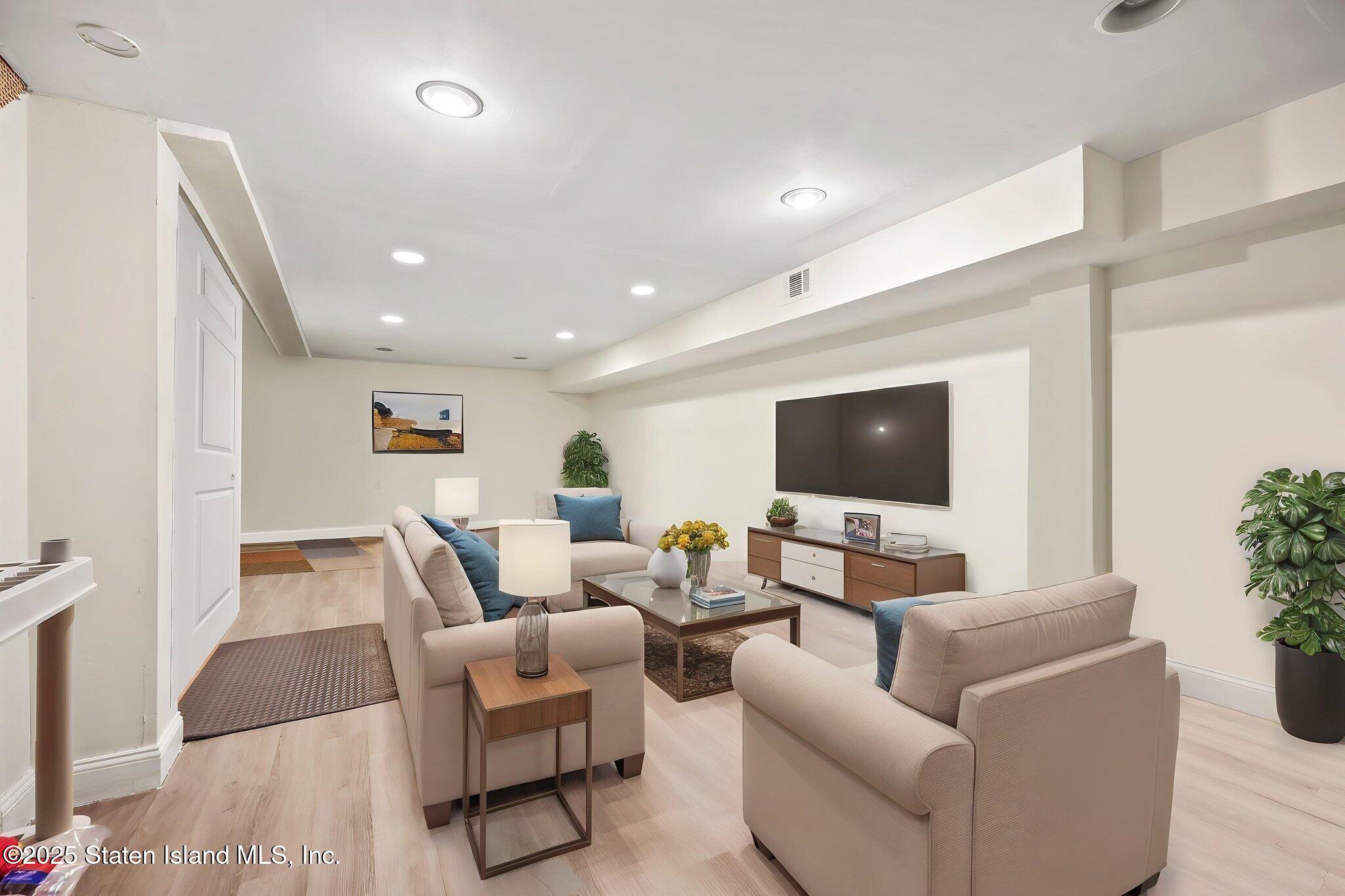 550 Golf View Court, Staten Island, NY, 10314 image 23