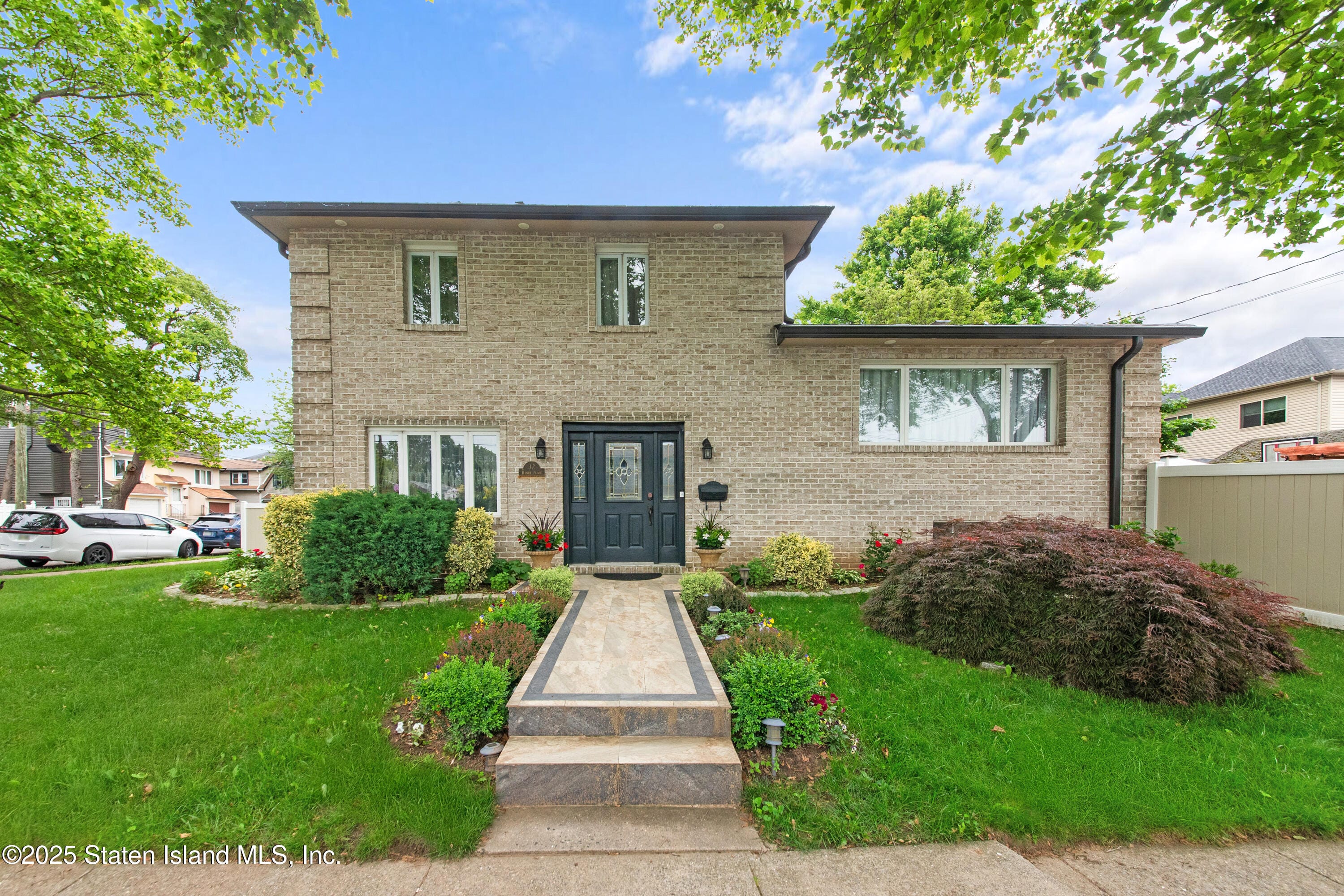 32 Henry Place Image 1