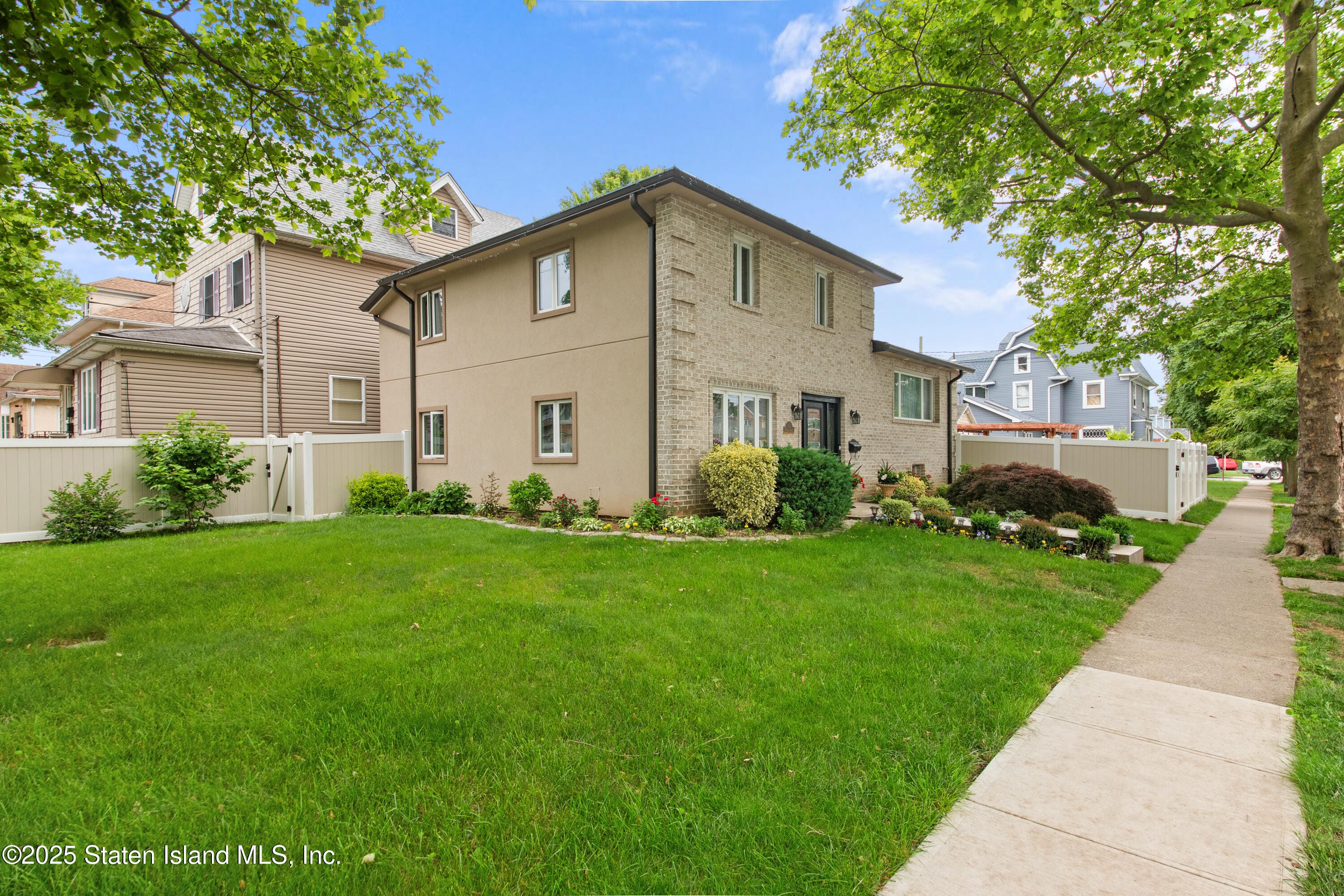 32 Henry Place Image 2