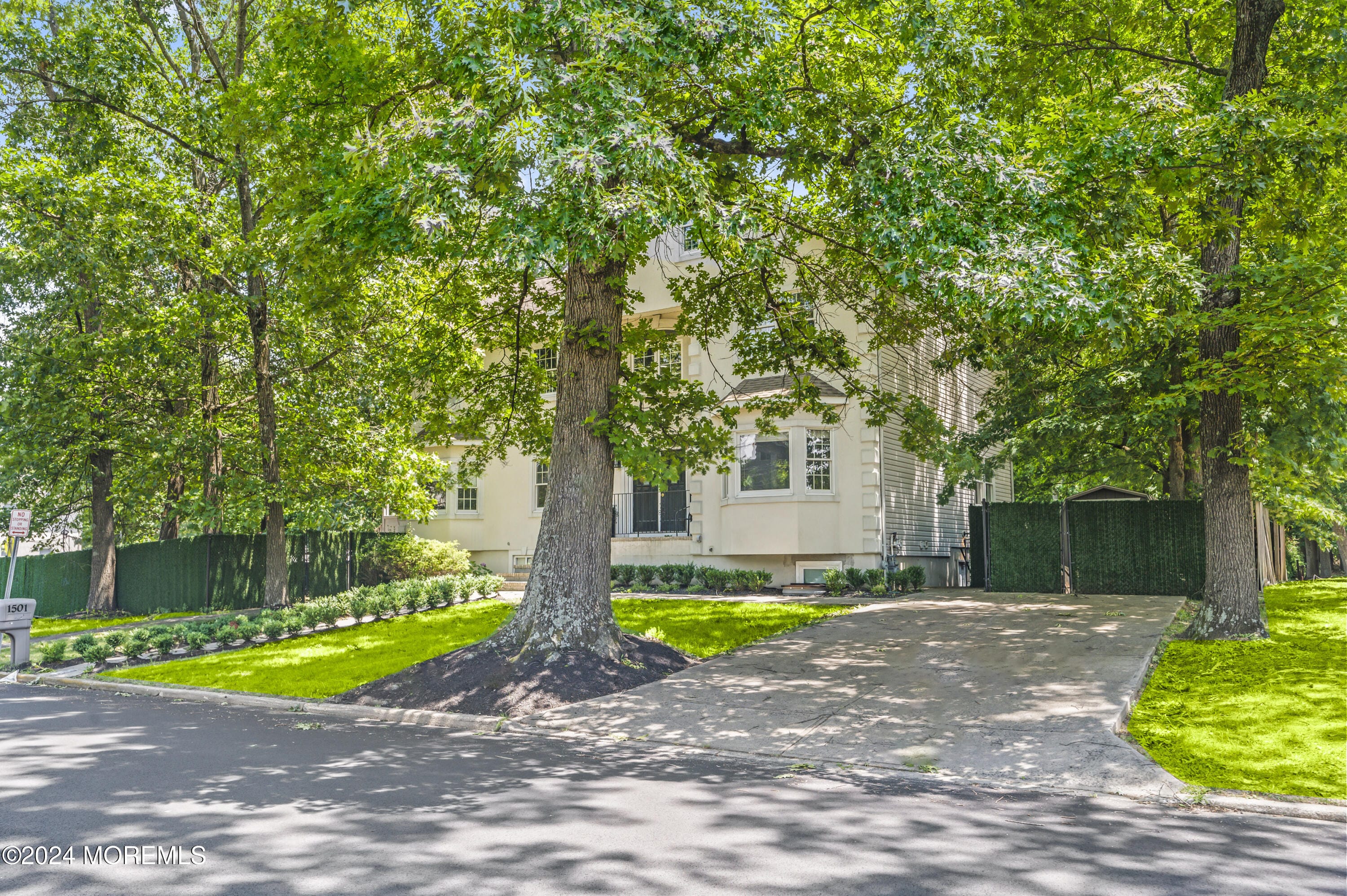 1501 Pine Park Avenue Image 3