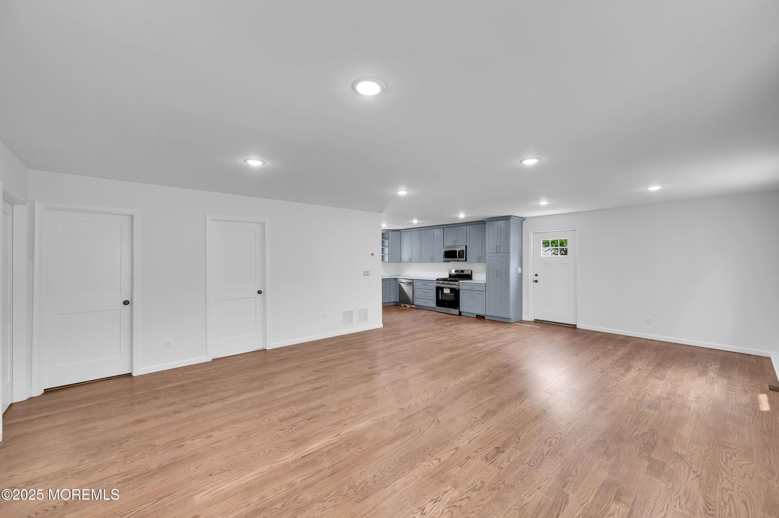 484 S Laurel Avenue Image 4