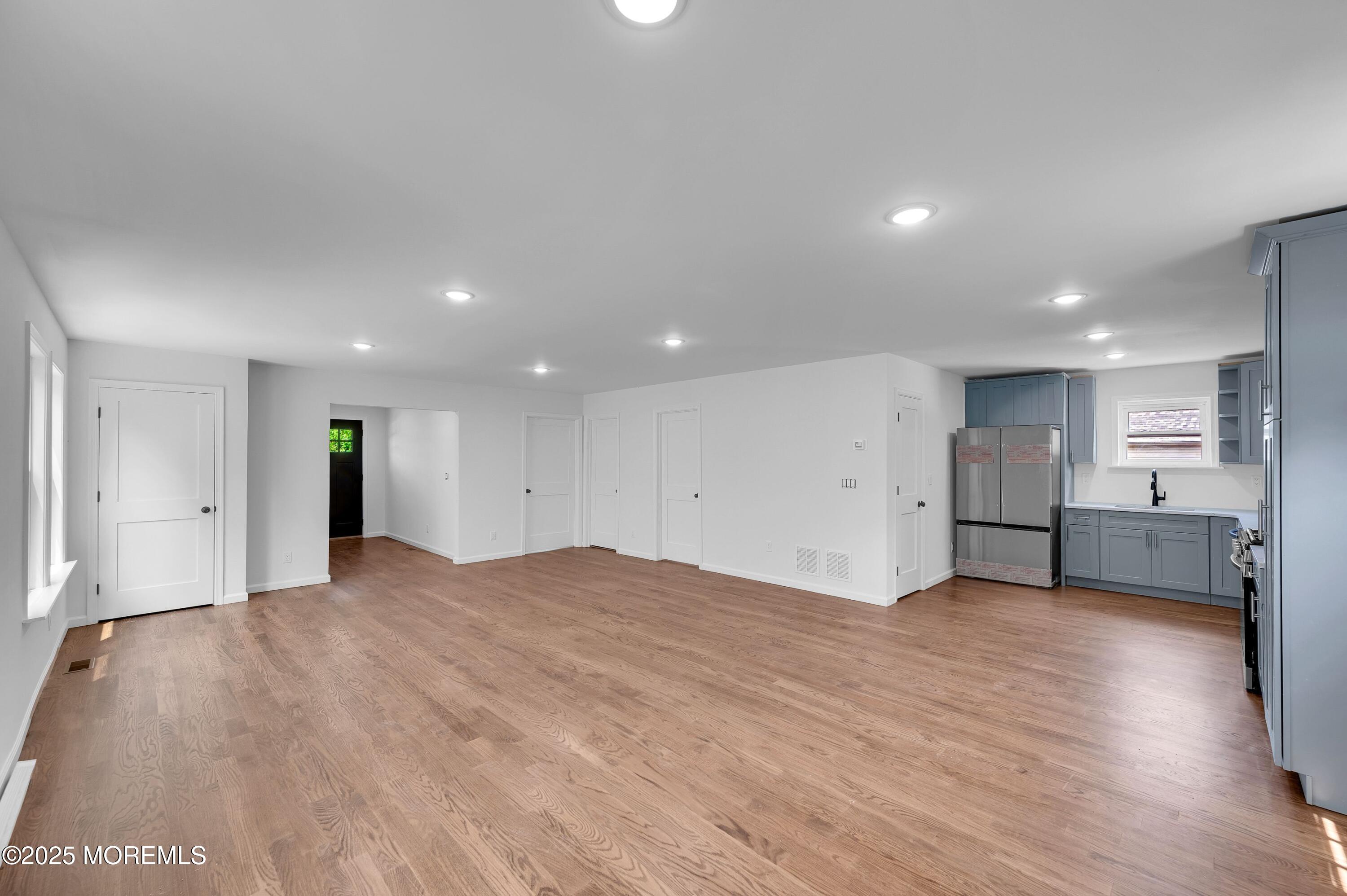 484 S Laurel Avenue Image 2