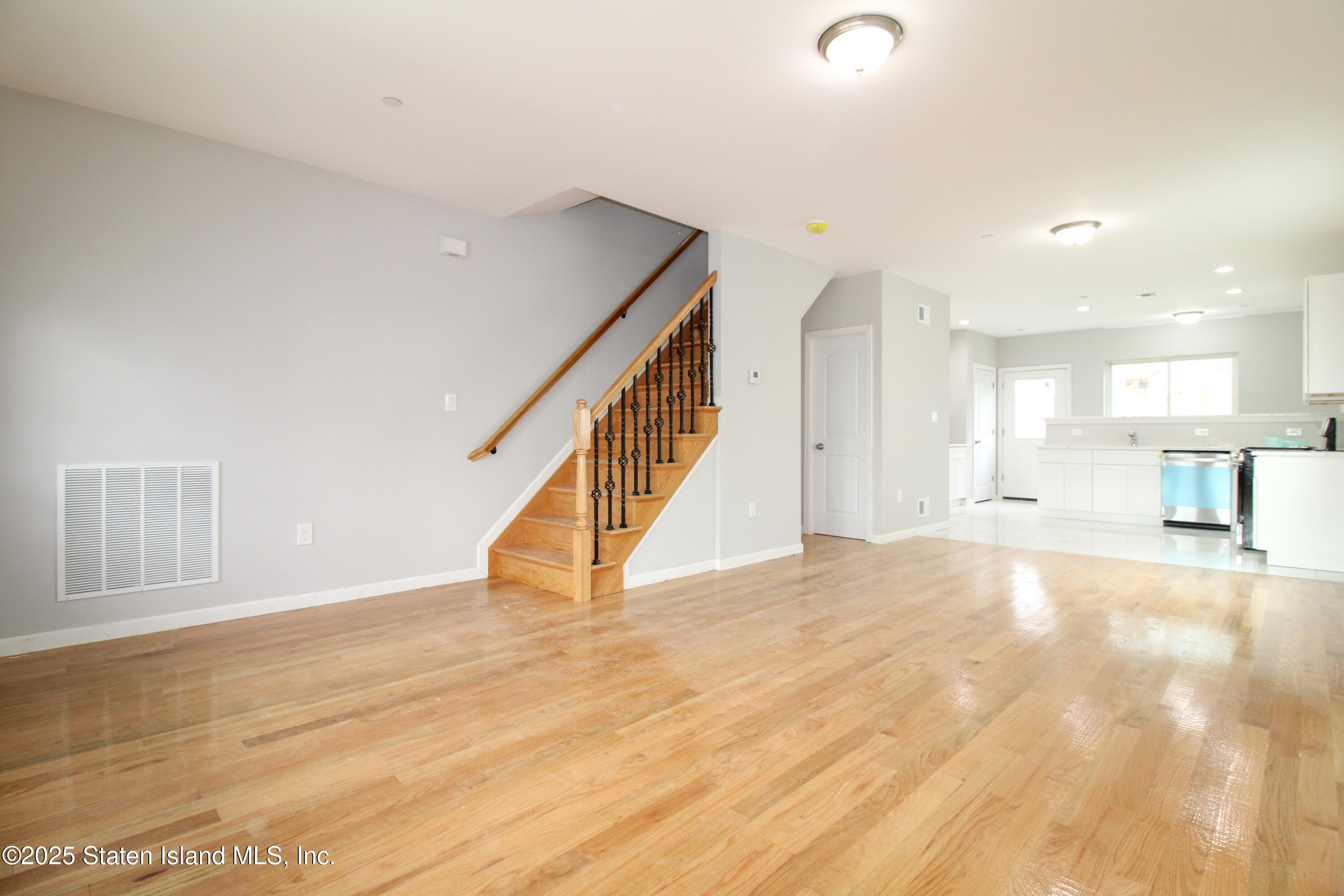 85 Perry Avenue Image 4