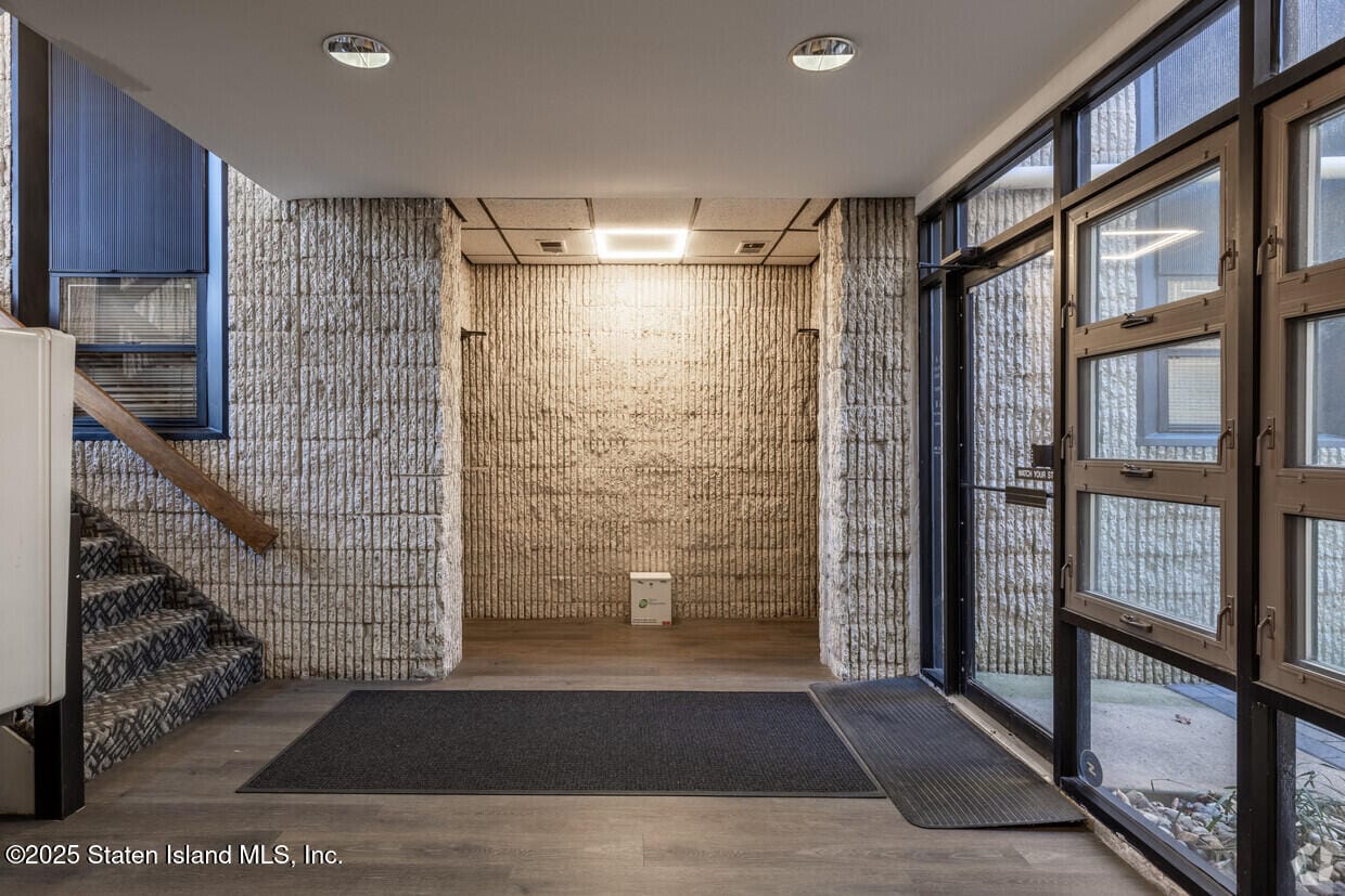 2627 Hylan Boulevard A3 Image 2