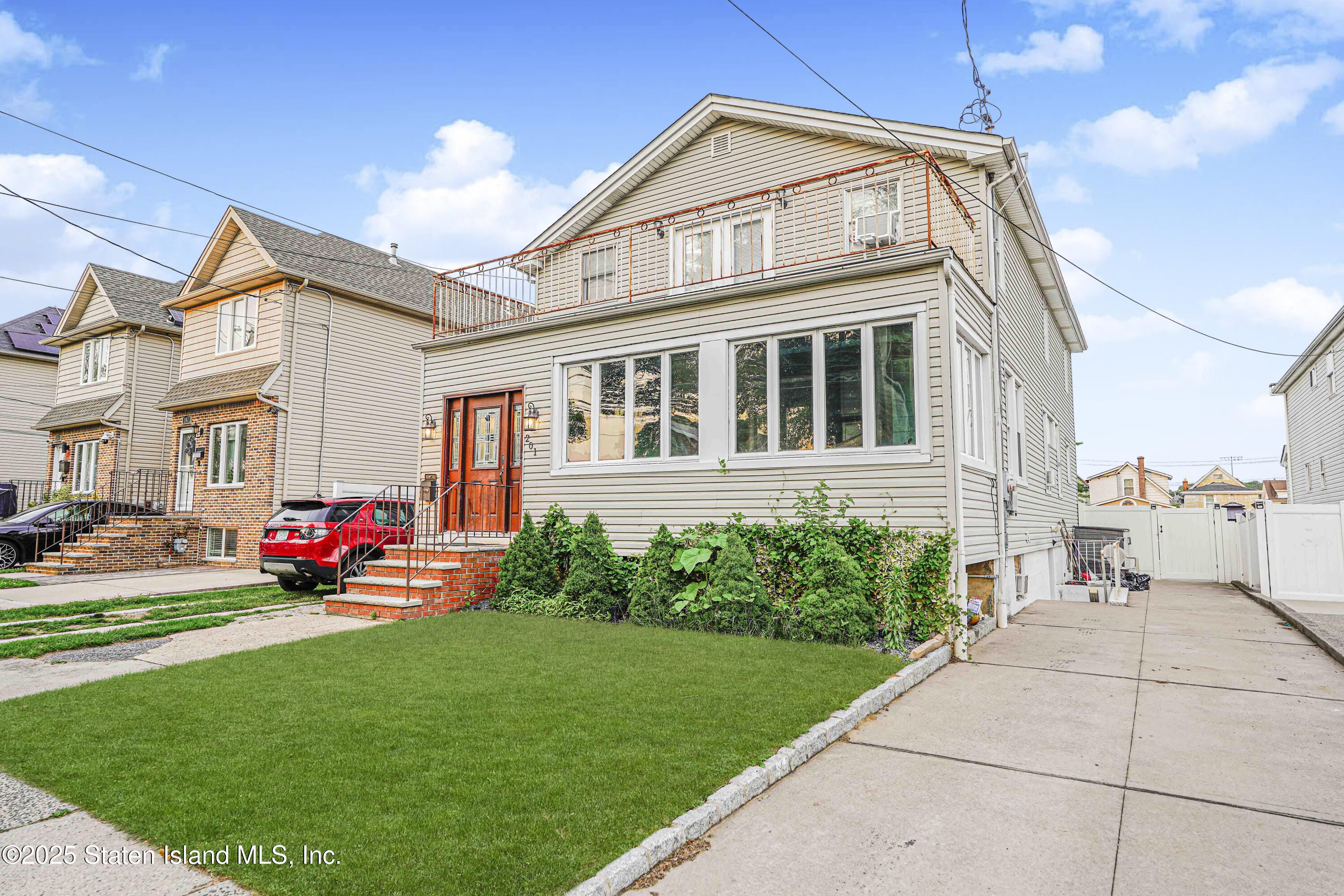 201 Van Name Avenue Image 2