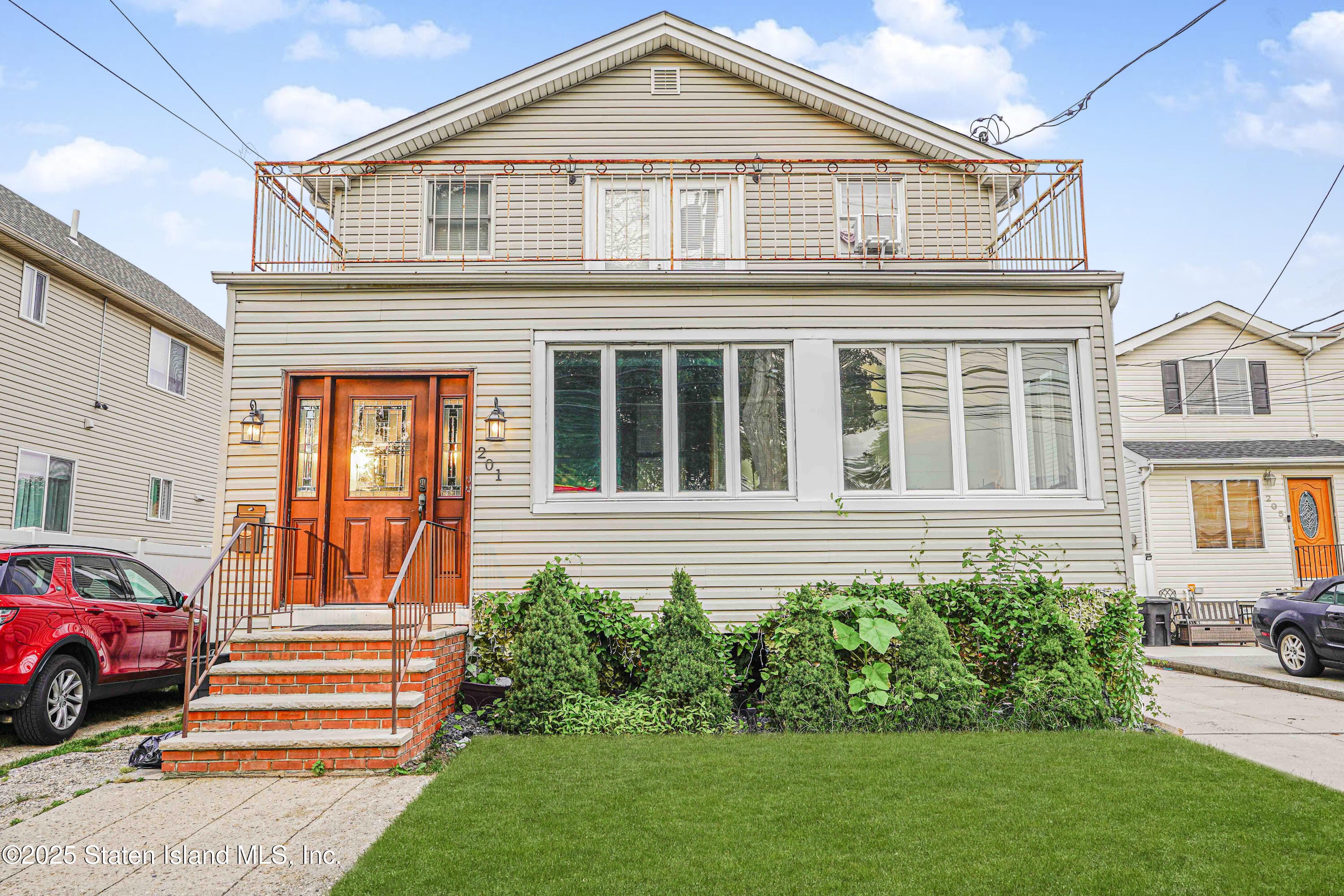 201 Van Name Avenue Image 1