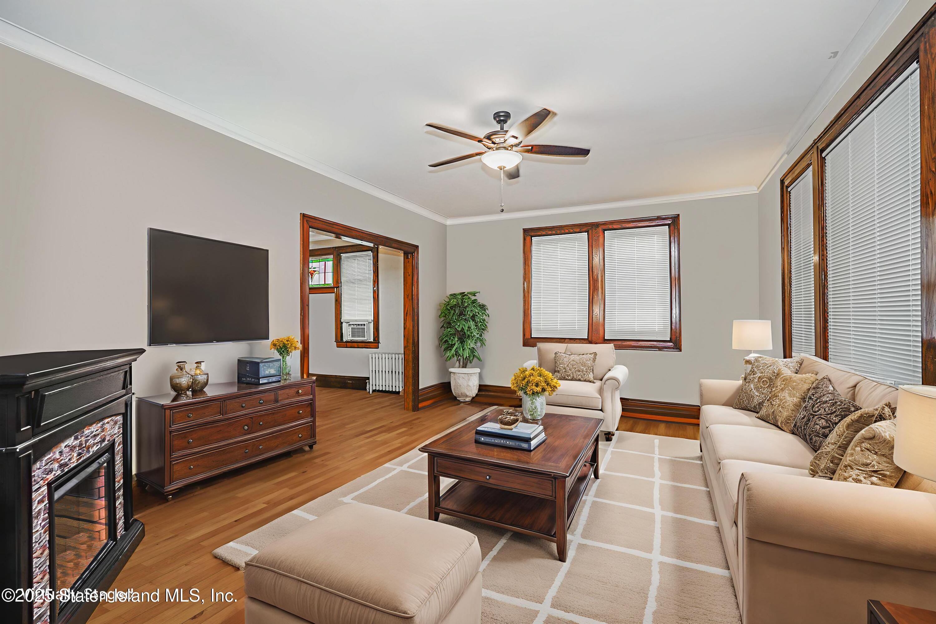 201 Van Name Avenue Image 4