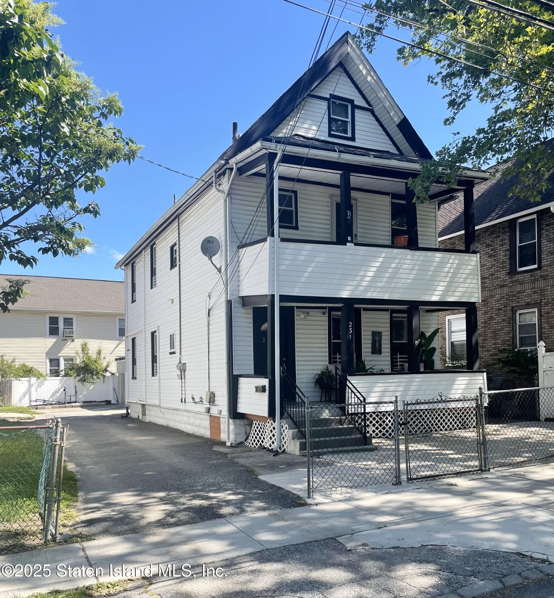 231 Charles Avenue Image 2