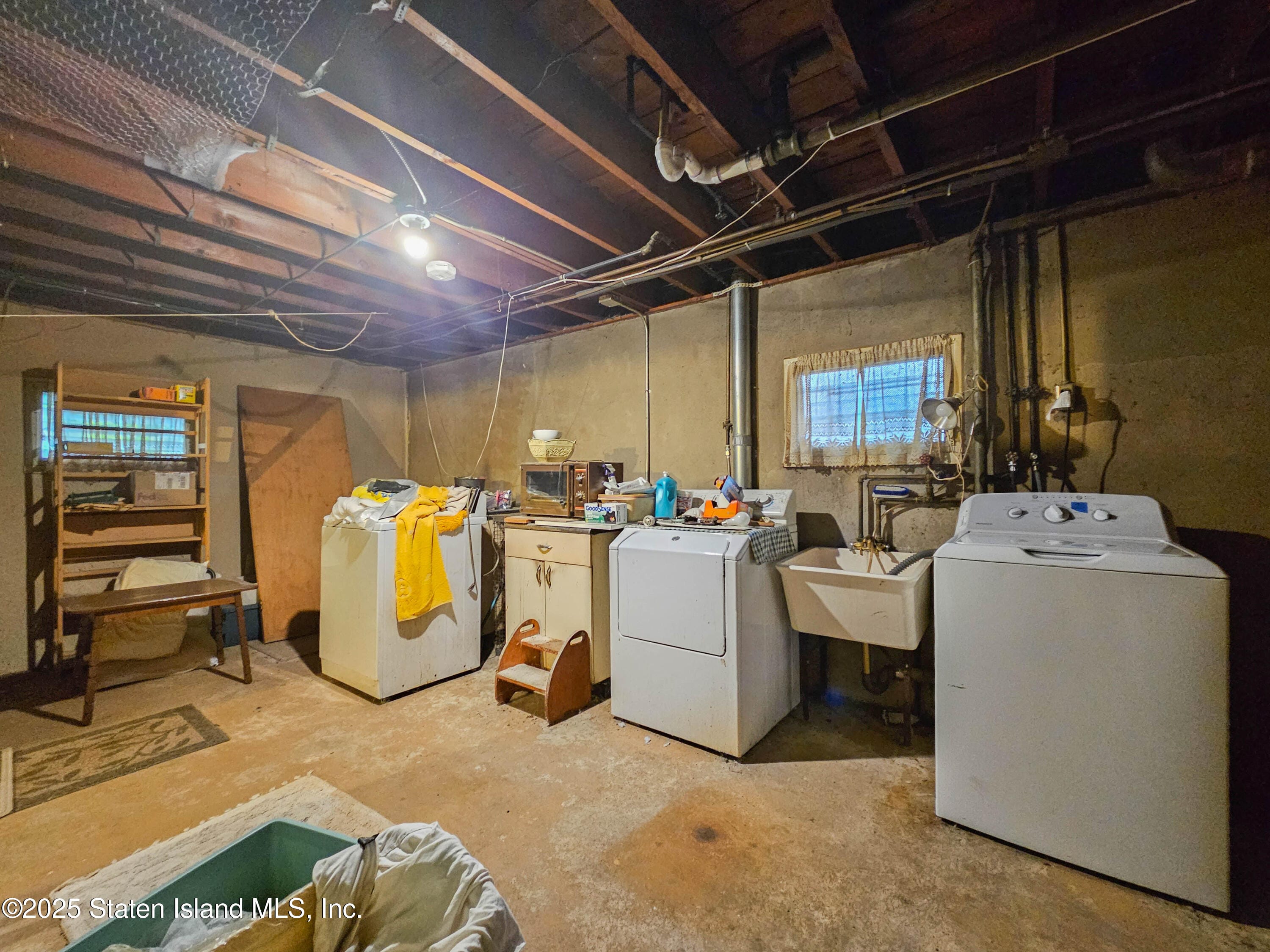 338 Hylan Boulevard Image 4