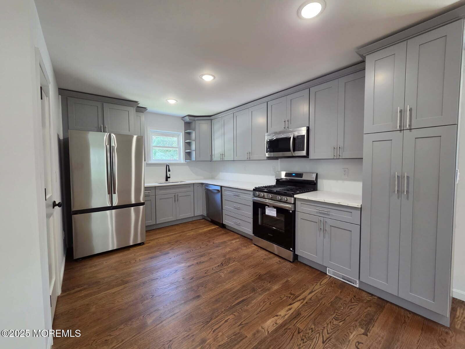 484 S Laurel Avenue Image 3