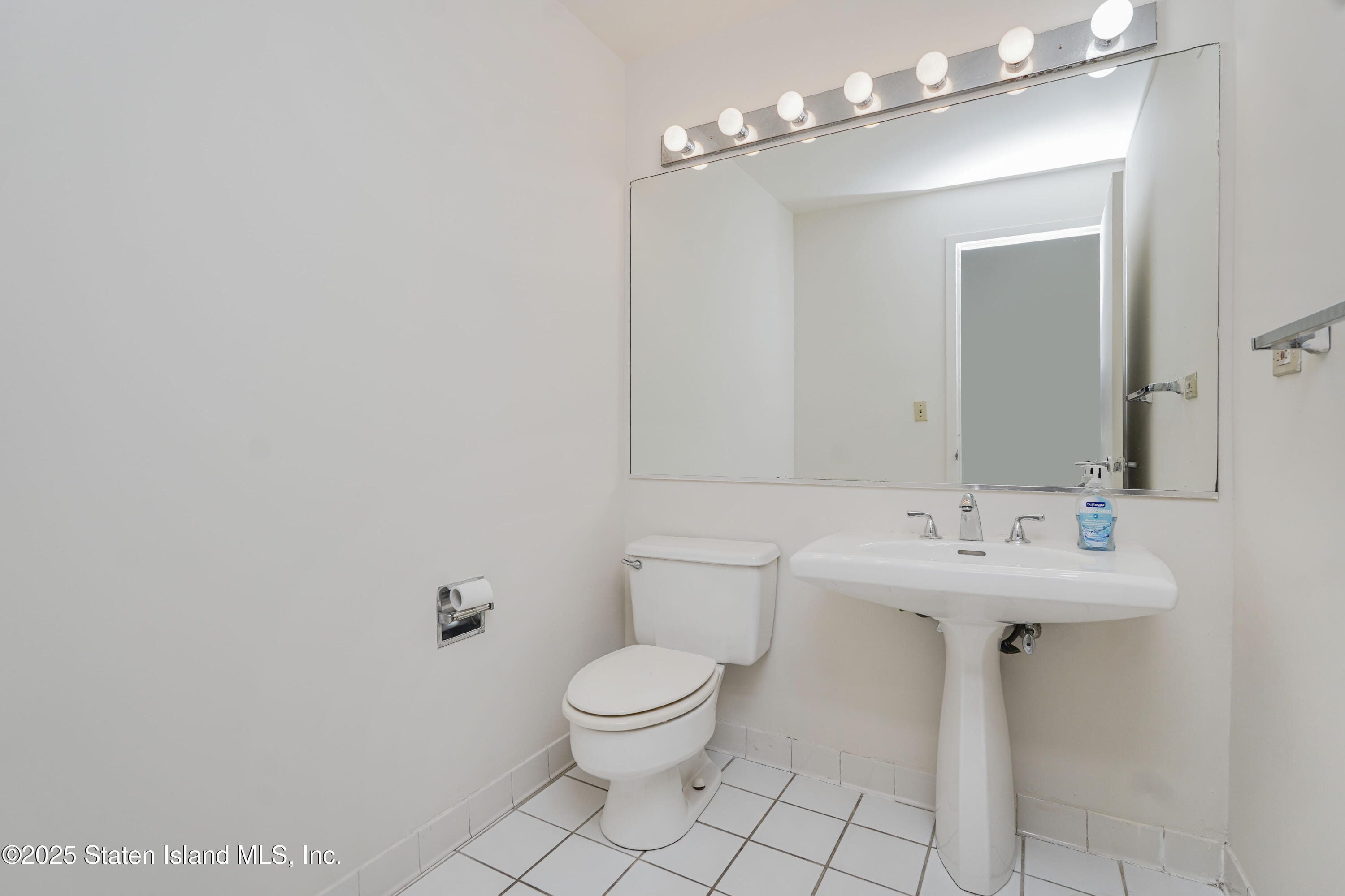 80 Bay Street Landing 8k Image 4