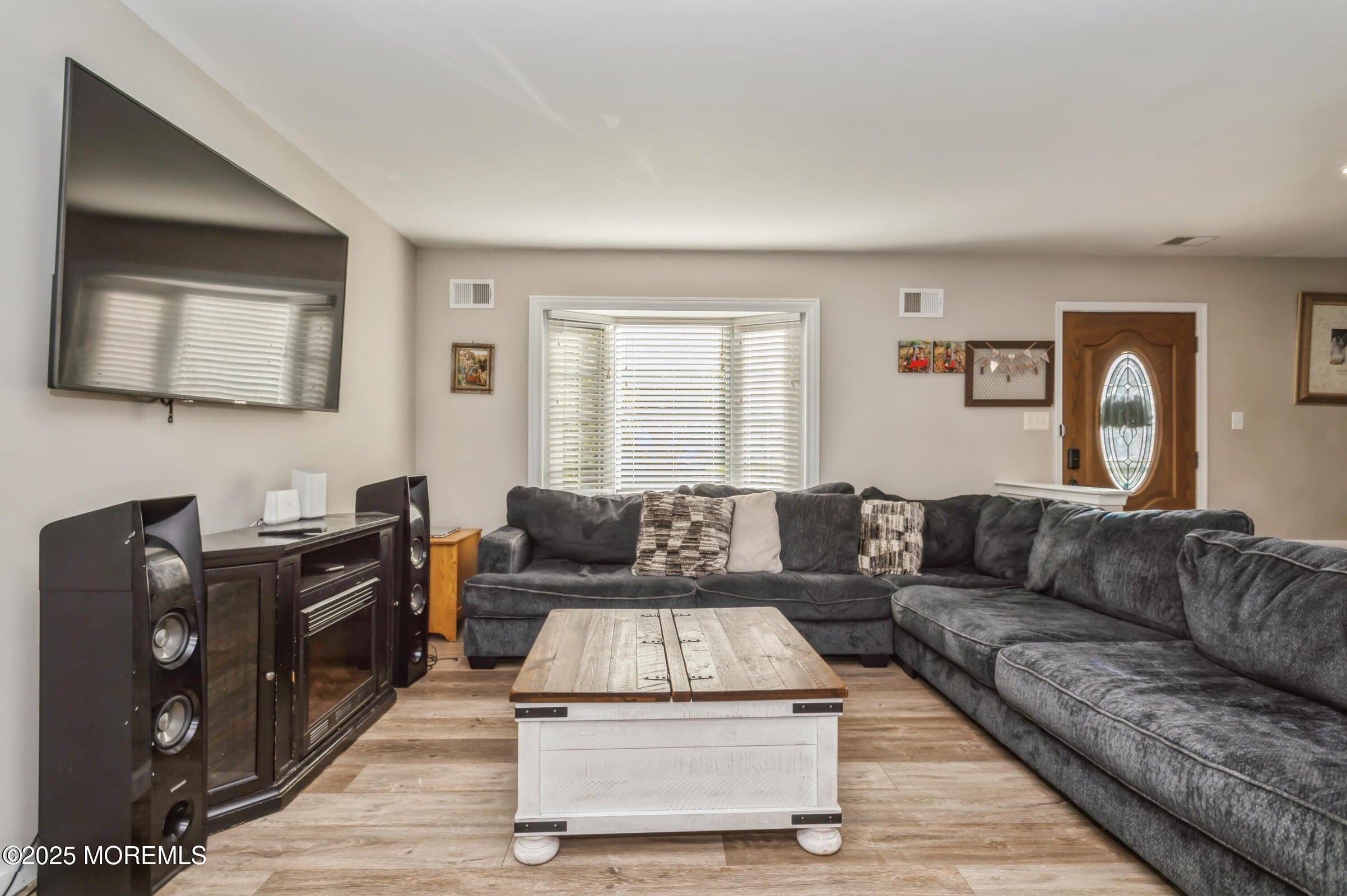 128 Oak Glen Road Image 4