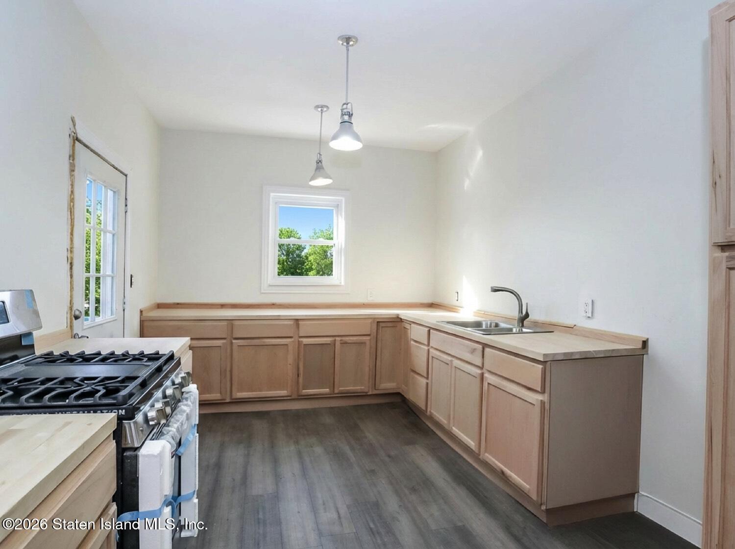 31 Brewster Street, Staten Island, NY, 10304 image 9