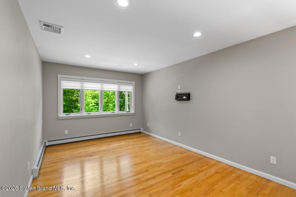 476 Hargold Avenue, Staten Island, NY, 10309 image 32