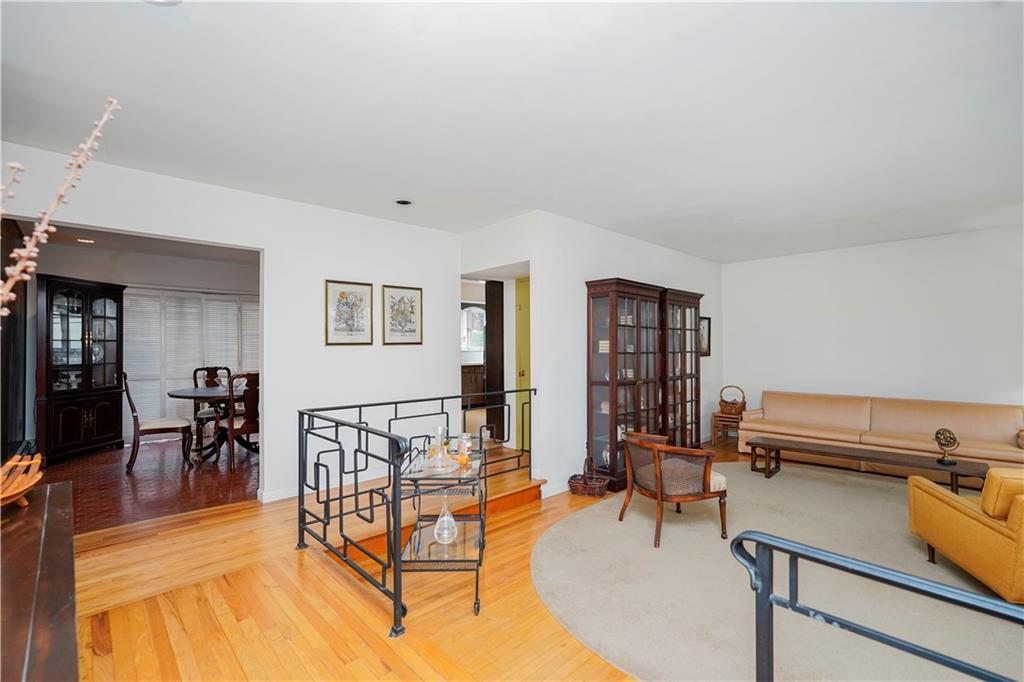 60 Cedar Terrace Image 4