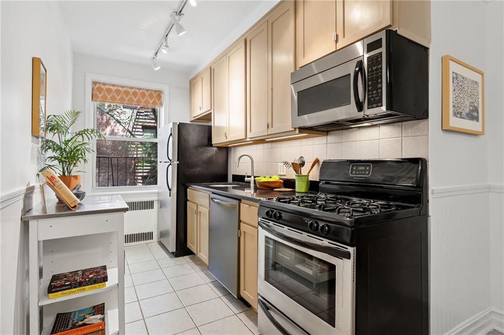 385 Argyle Road 4A, Brooklyn, New York, 11218 image 8