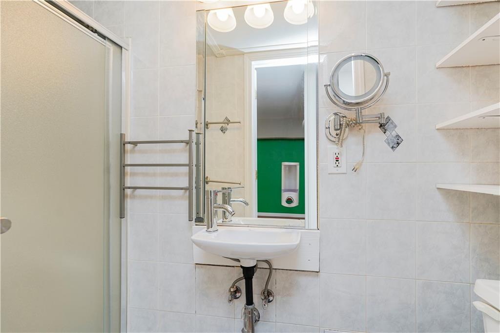 61 Avon Lane, Staten  Island, New York, 10314 image 24