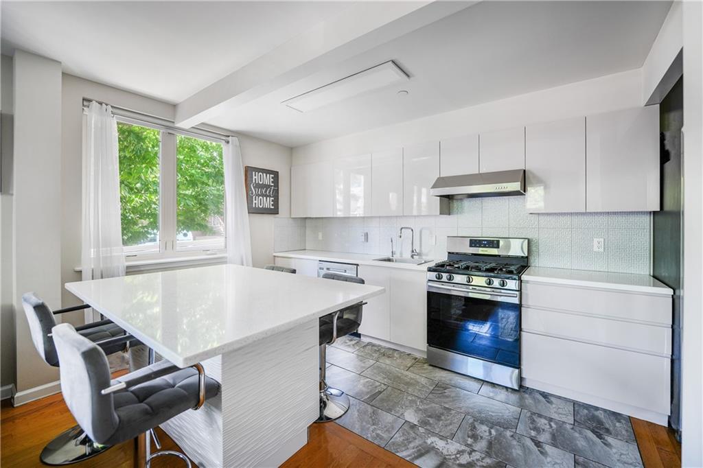 2517 Voorhies Avenue 1J Image 1