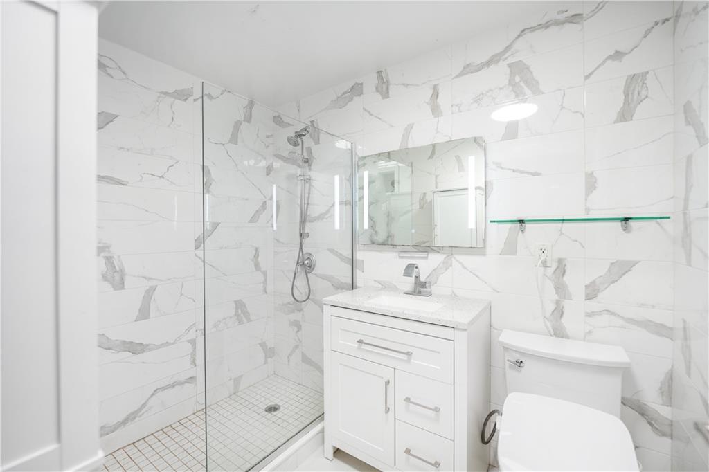 2517 Voorhies Avenue 1J Image 3