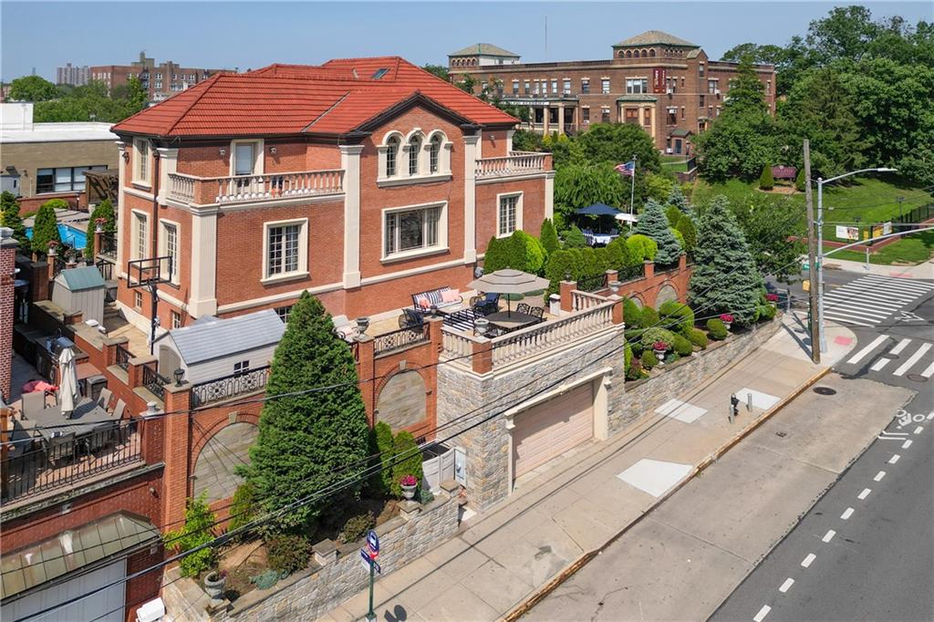 8524 Ridge Boulevard Image 1