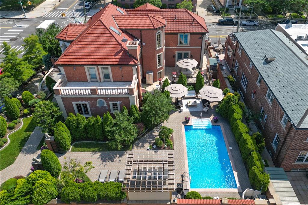 8524 Ridge Boulevard Image 3