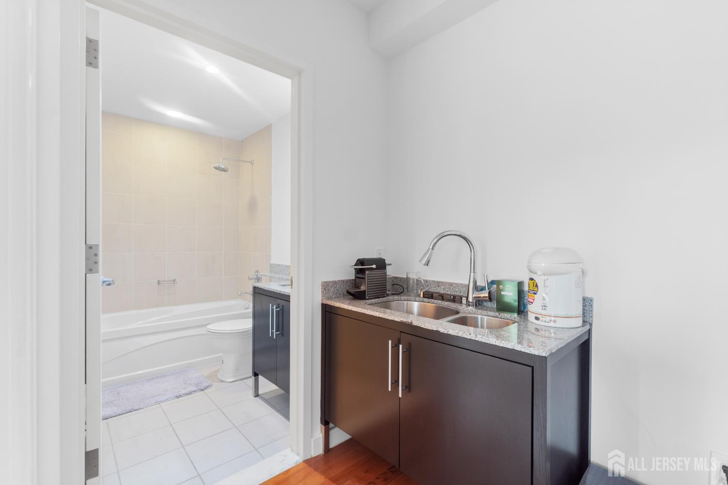 1 Shore Lane, Jersey City, NJ, 07302 image 24