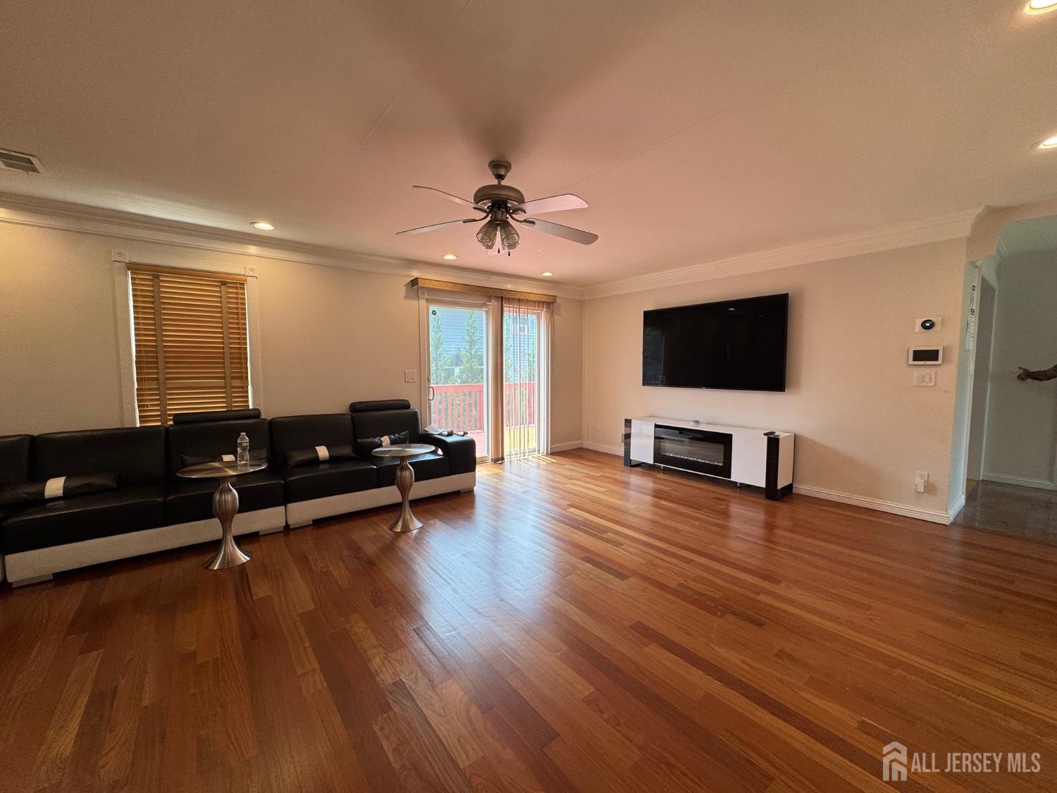 5 Hollywood Street Image 5